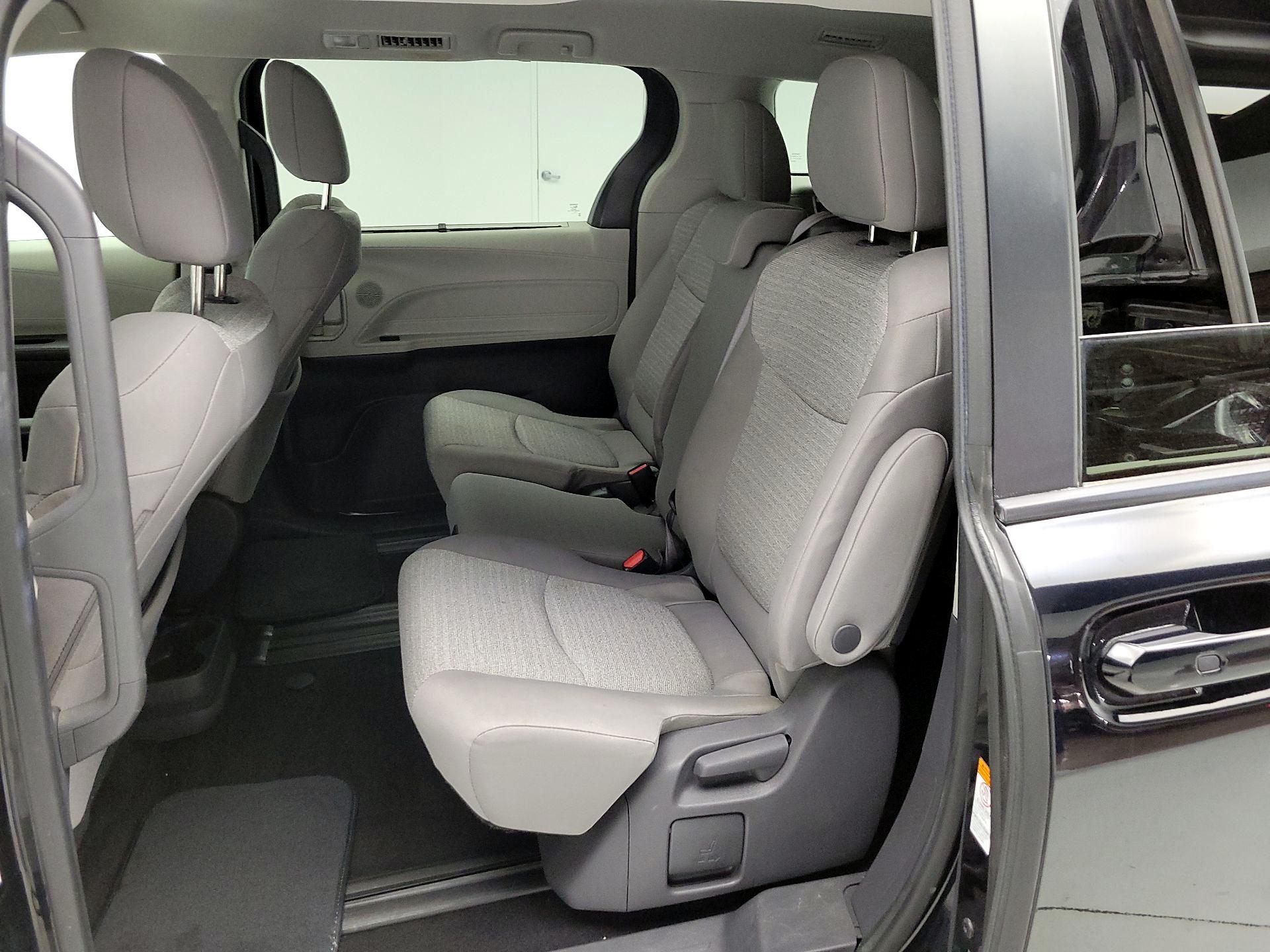 Thumbnail: 2021 Toyota Sienna - 19