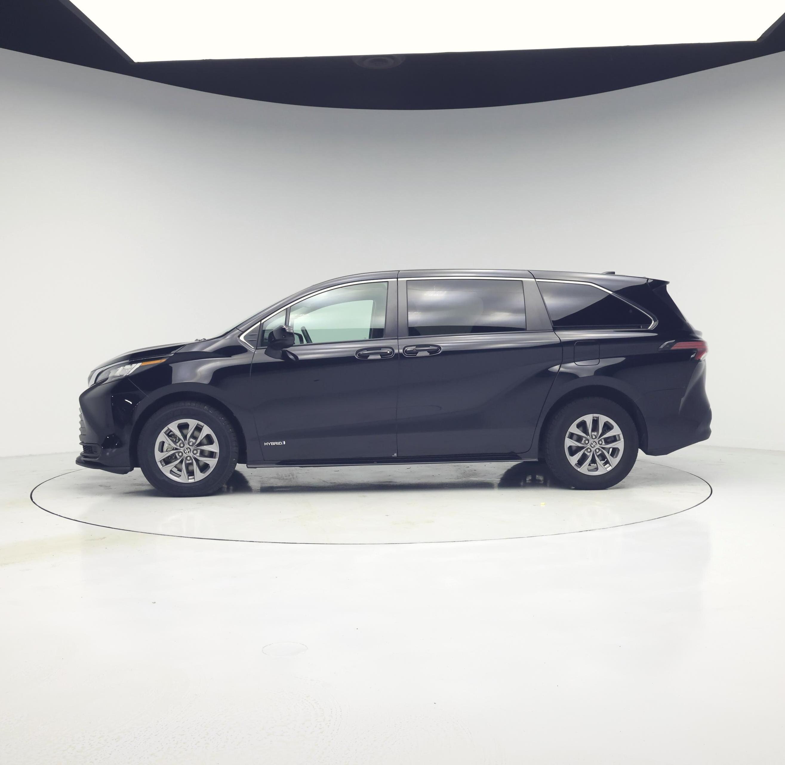 Thumbnail: 2021 Toyota Sienna - 3