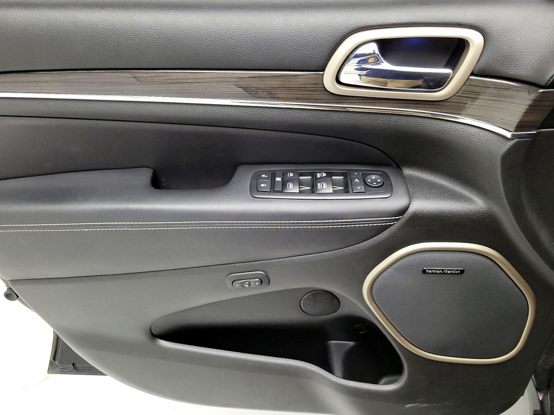 Thumbnail: 2017 Jeep Grand Cherokee - 12