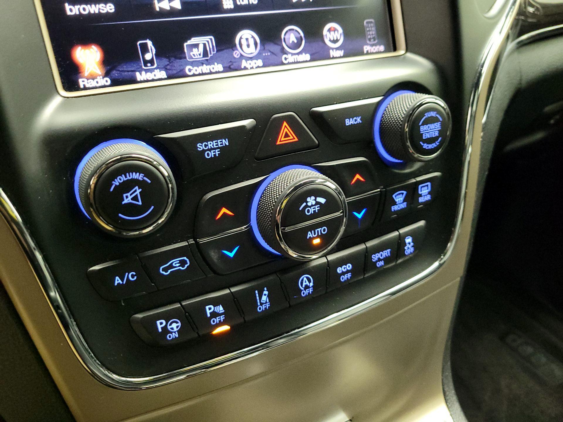 Thumbnail: 2017 Jeep Grand Cherokee - 16