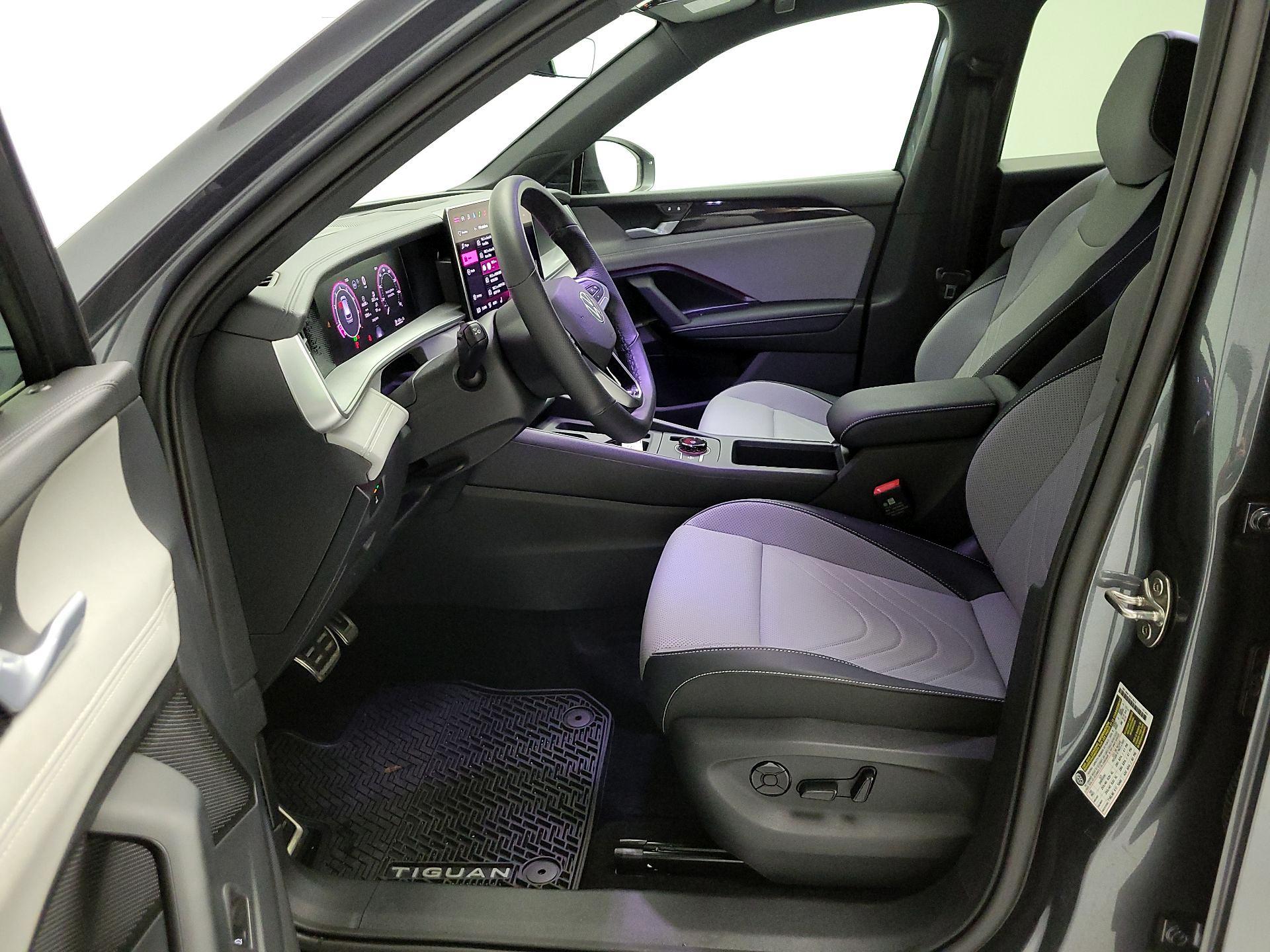 Thumbnail: 2025 Volkswagen Tiguan - 11