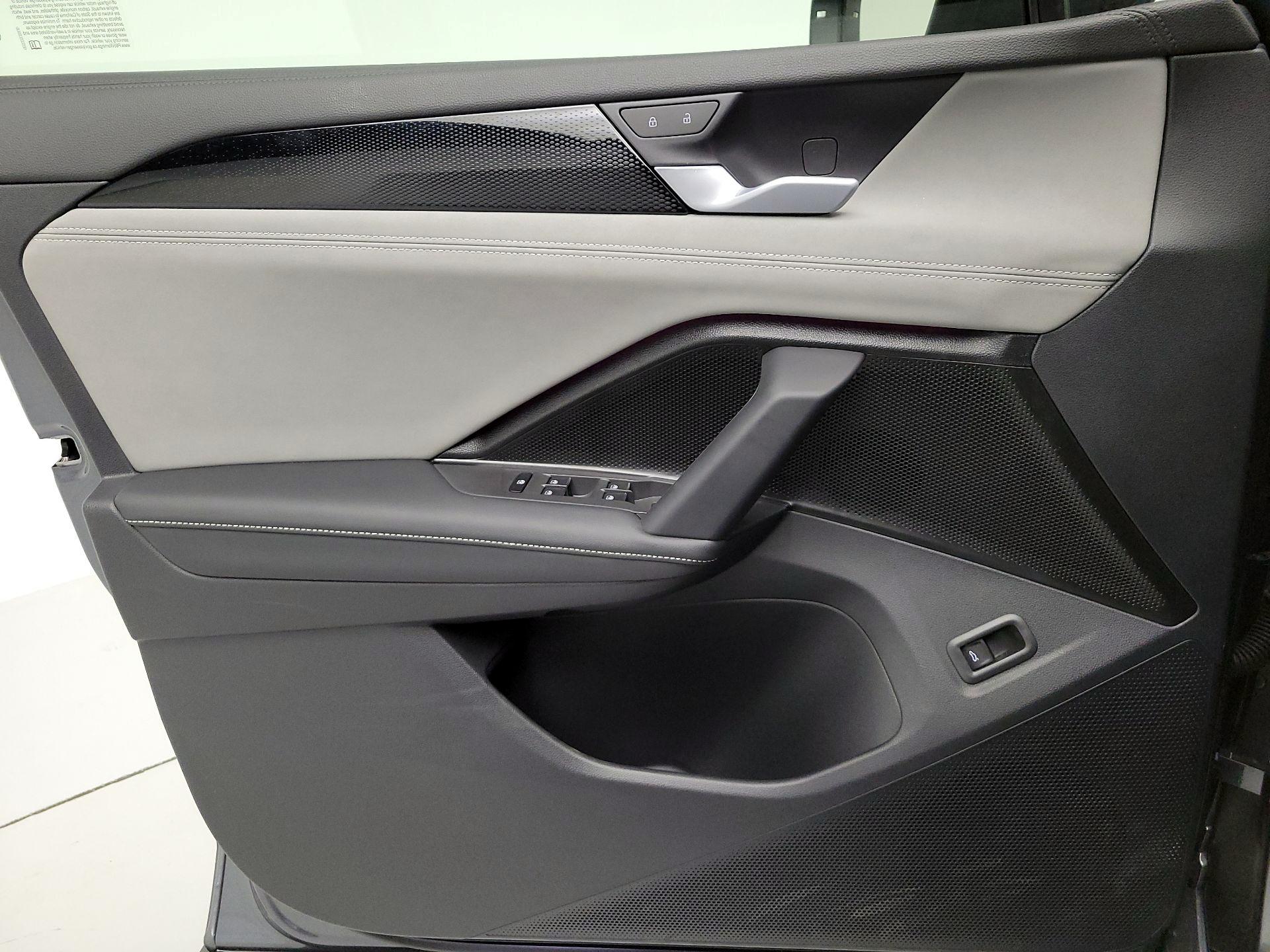 Thumbnail: 2025 Volkswagen Tiguan - 12