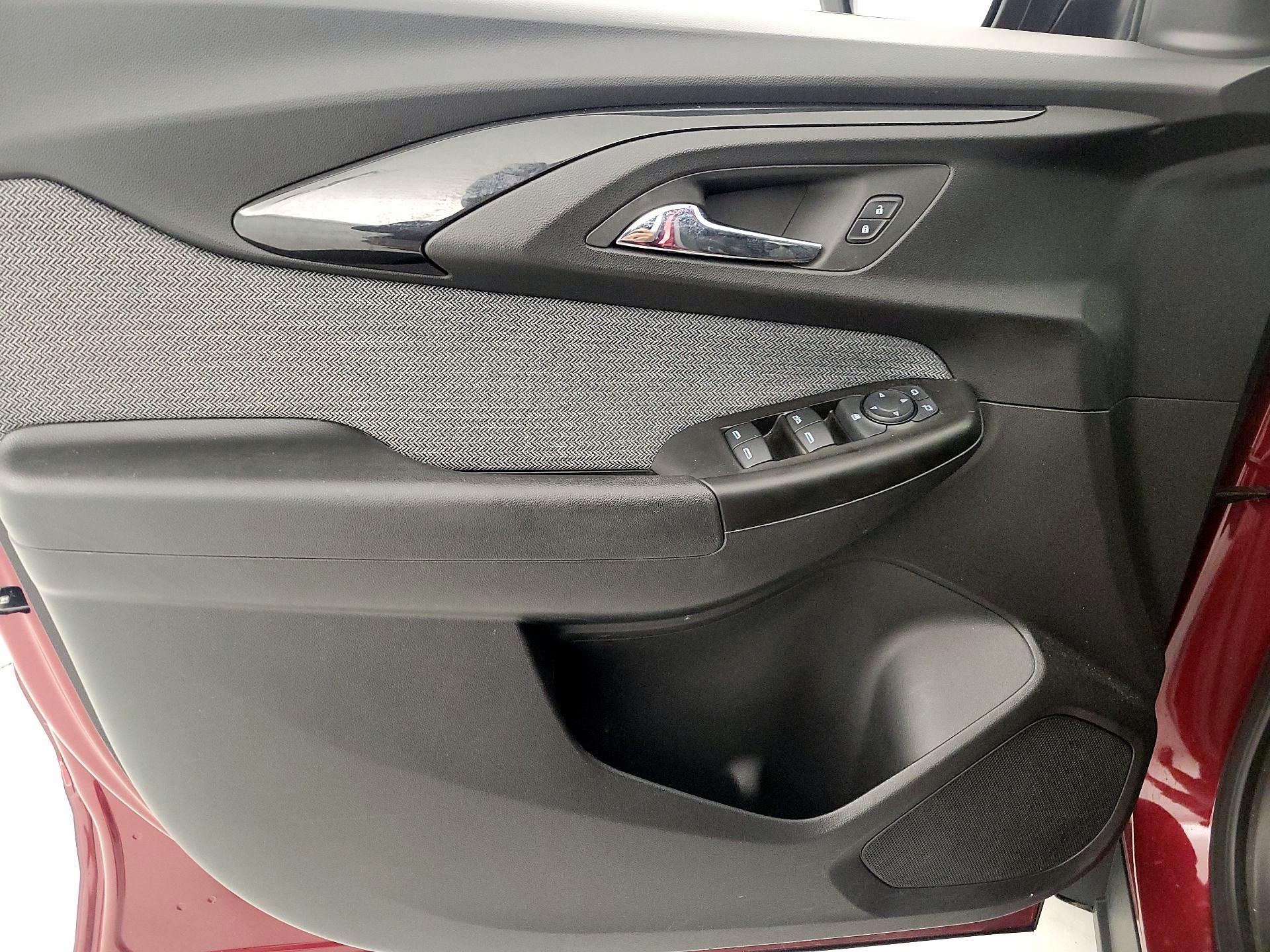 Thumbnail: 2023 Chevrolet TrailBlazer - 12