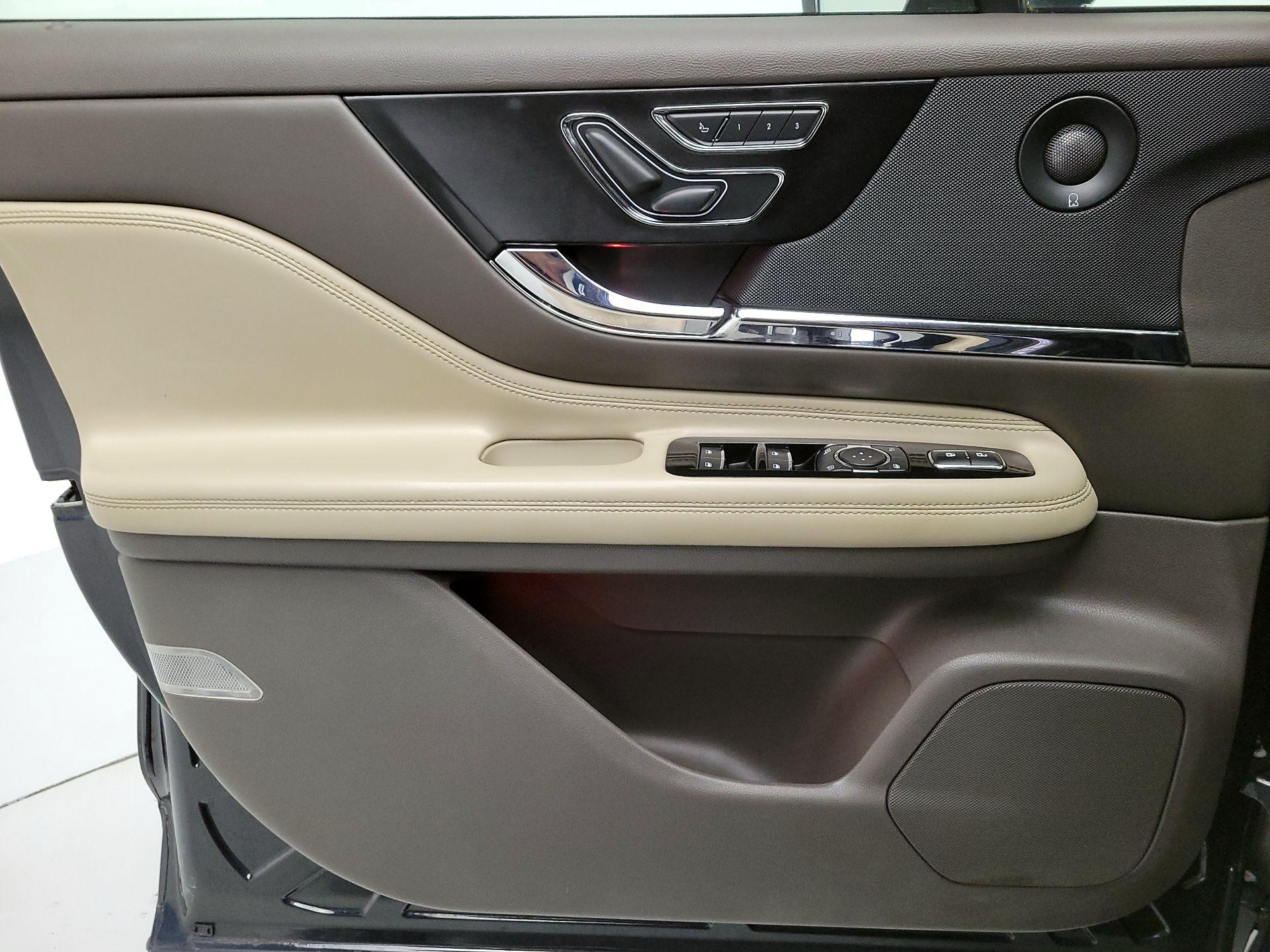 Thumbnail: 2020 Lincoln Corsair - 12