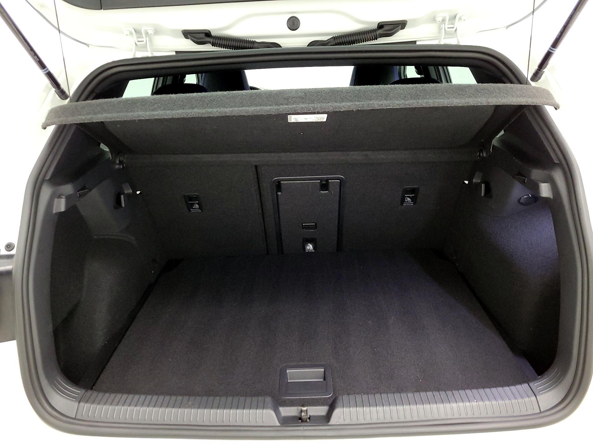 Thumbnail: 2023 Volkswagen Golf - 20