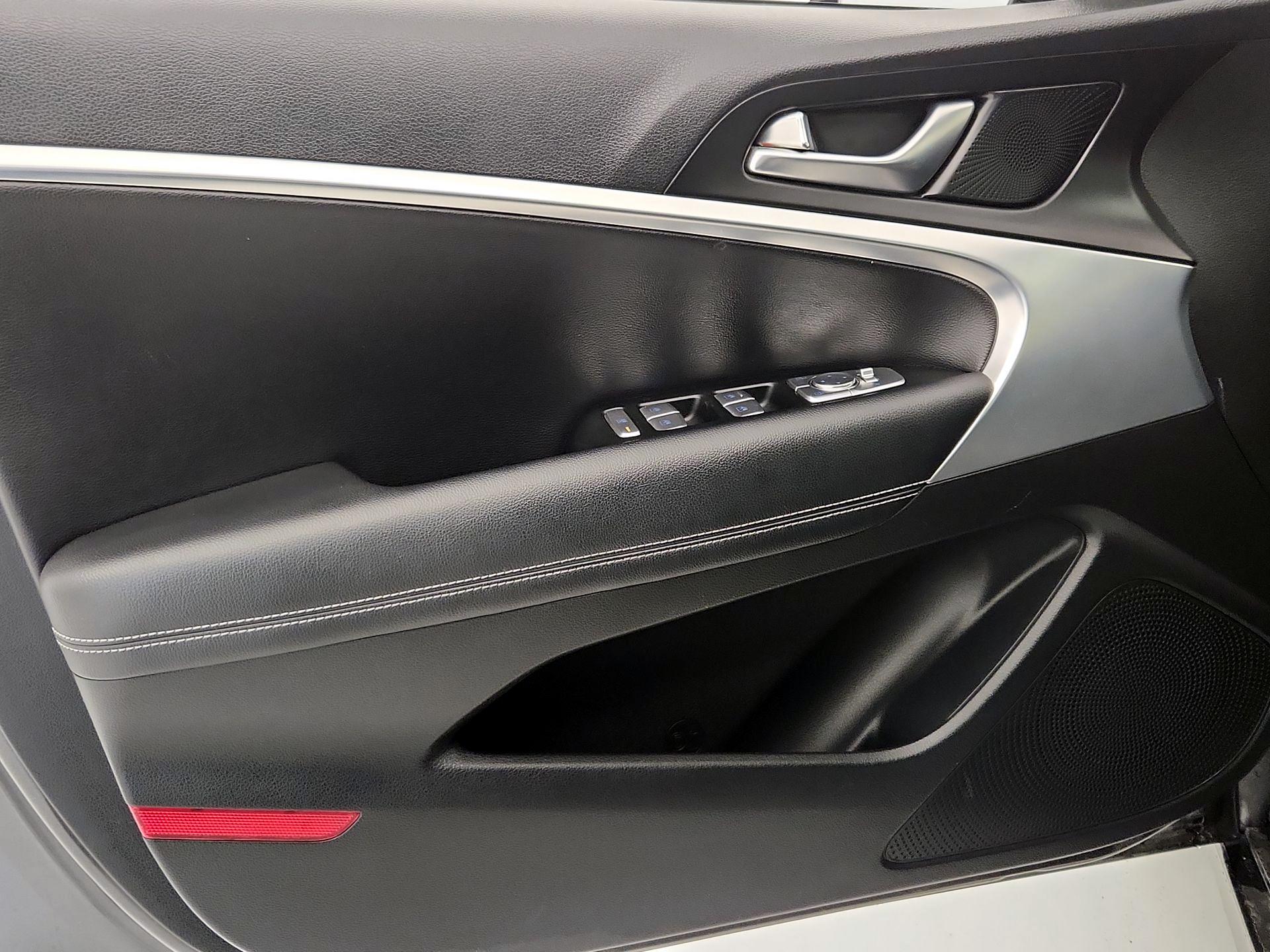 Thumbnail: 2023 Genesis G70 - 12
