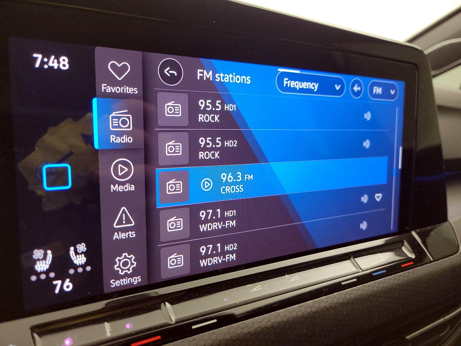 Thumbnail: 2022 Volkswagen Golf - 16