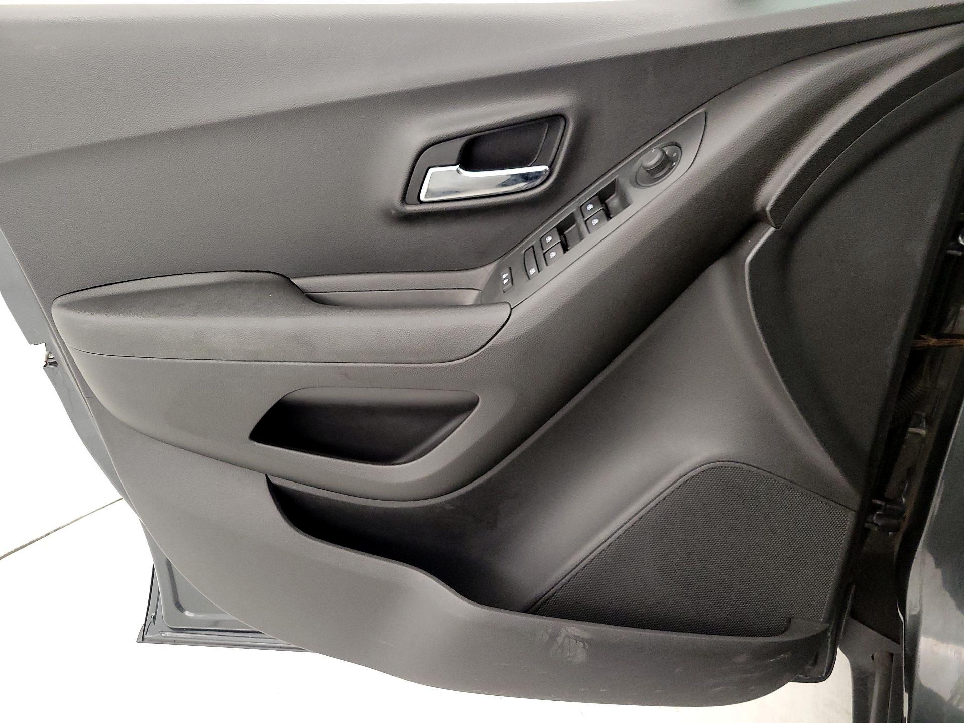 Thumbnail: 2019 Chevrolet Trax - 12