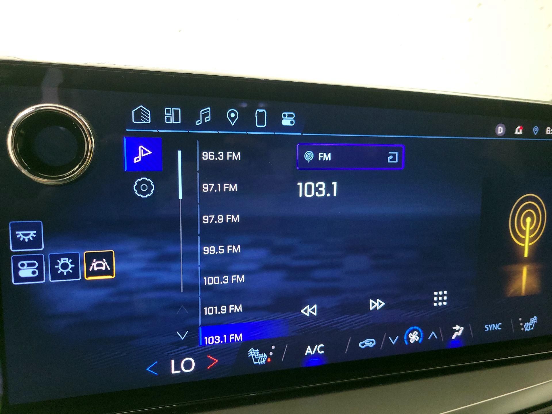 Thumbnail: 2025 Chevrolet Traverse - 16