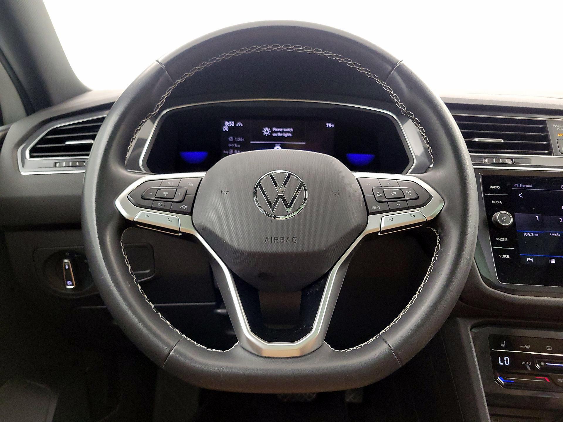 Thumbnail: 2023 Volkswagen Tiguan - 10