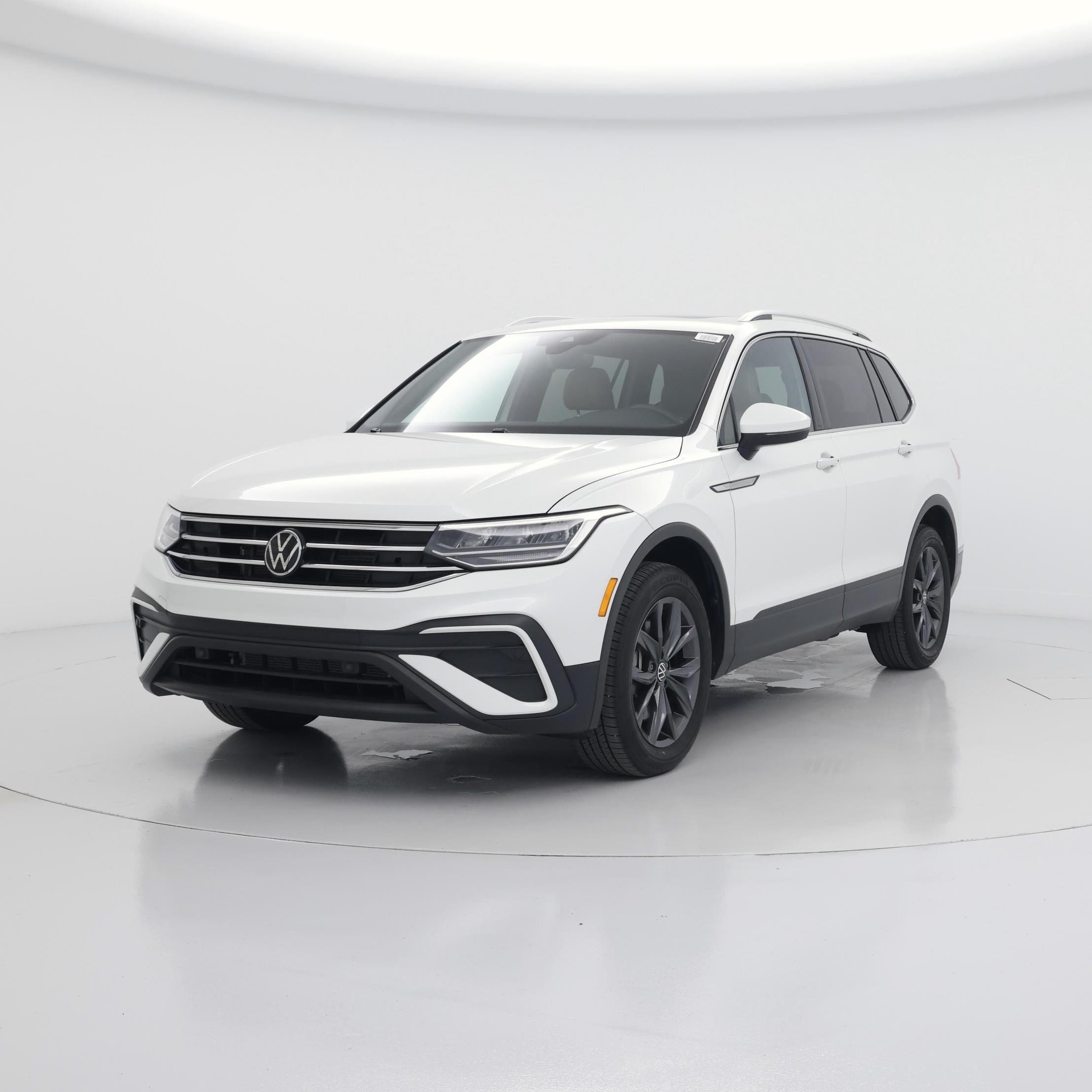 Thumbnail: 2023 Volkswagen Tiguan - 4