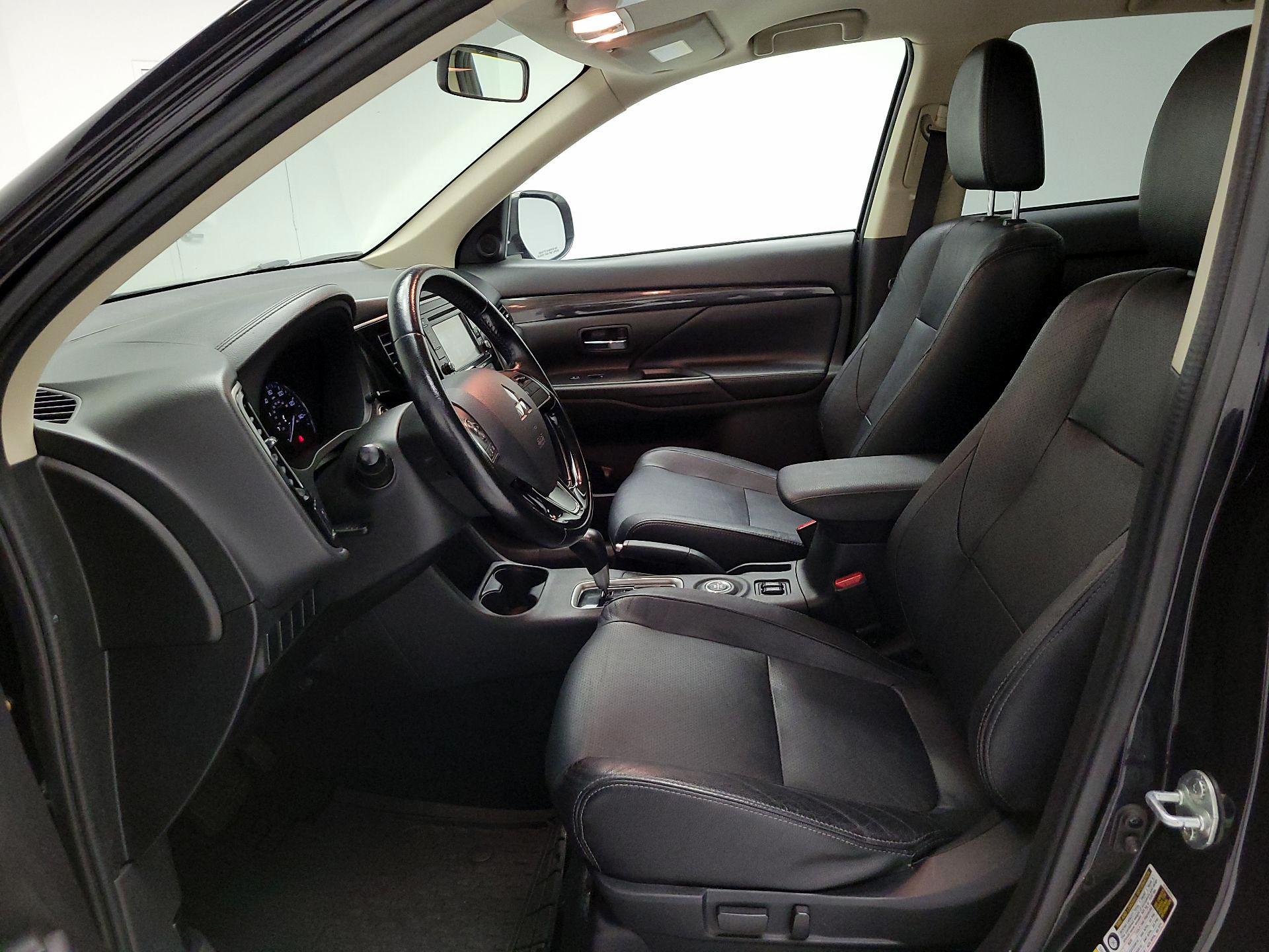 Thumbnail: 2016 Mitsubishi Outlander - 11