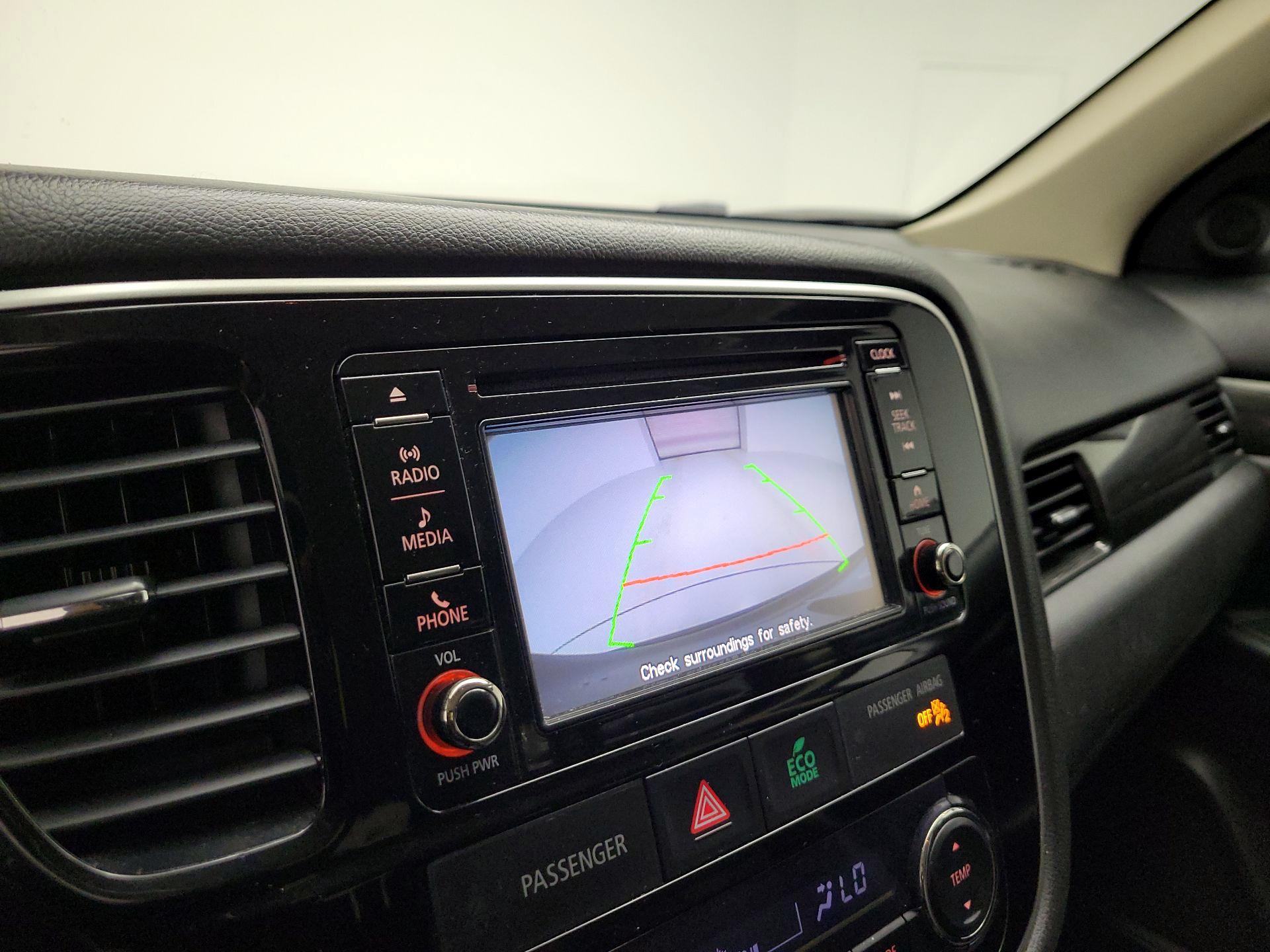 Thumbnail: 2016 Mitsubishi Outlander - 13