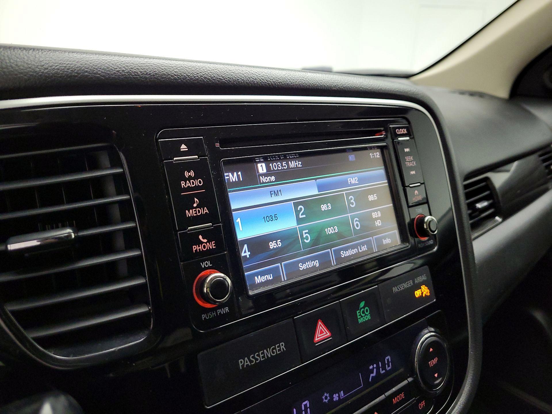 Thumbnail: 2016 Mitsubishi Outlander - 14