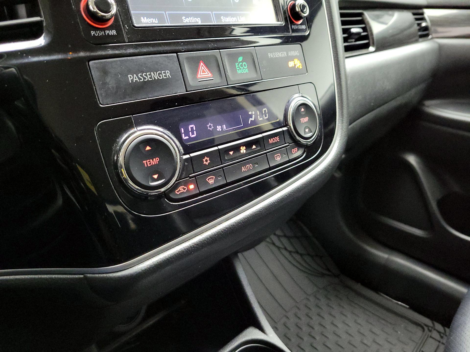 Thumbnail: 2016 Mitsubishi Outlander - 15