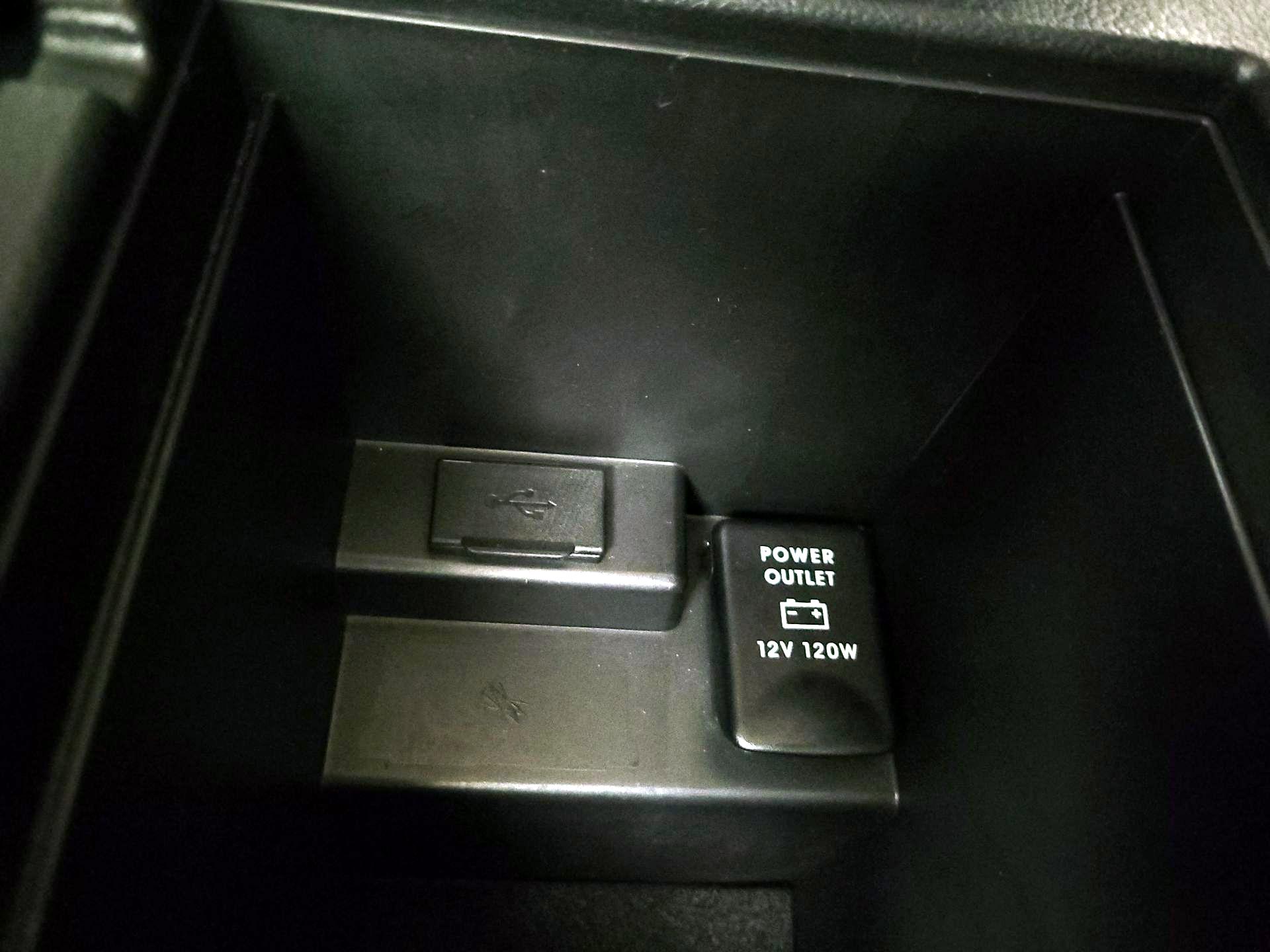 Thumbnail: 2016 Mitsubishi Outlander - 17