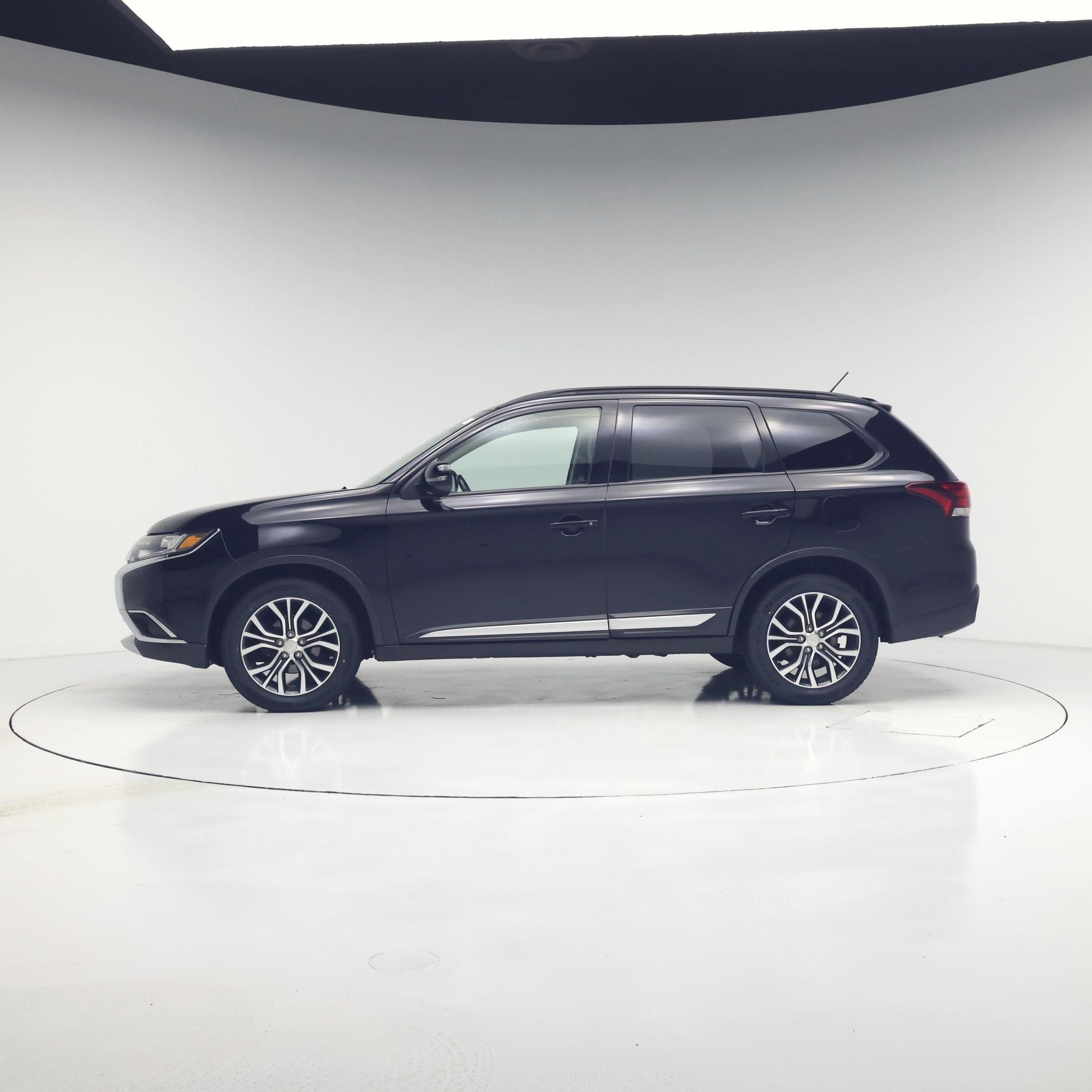 Thumbnail: 2016 Mitsubishi Outlander - 3