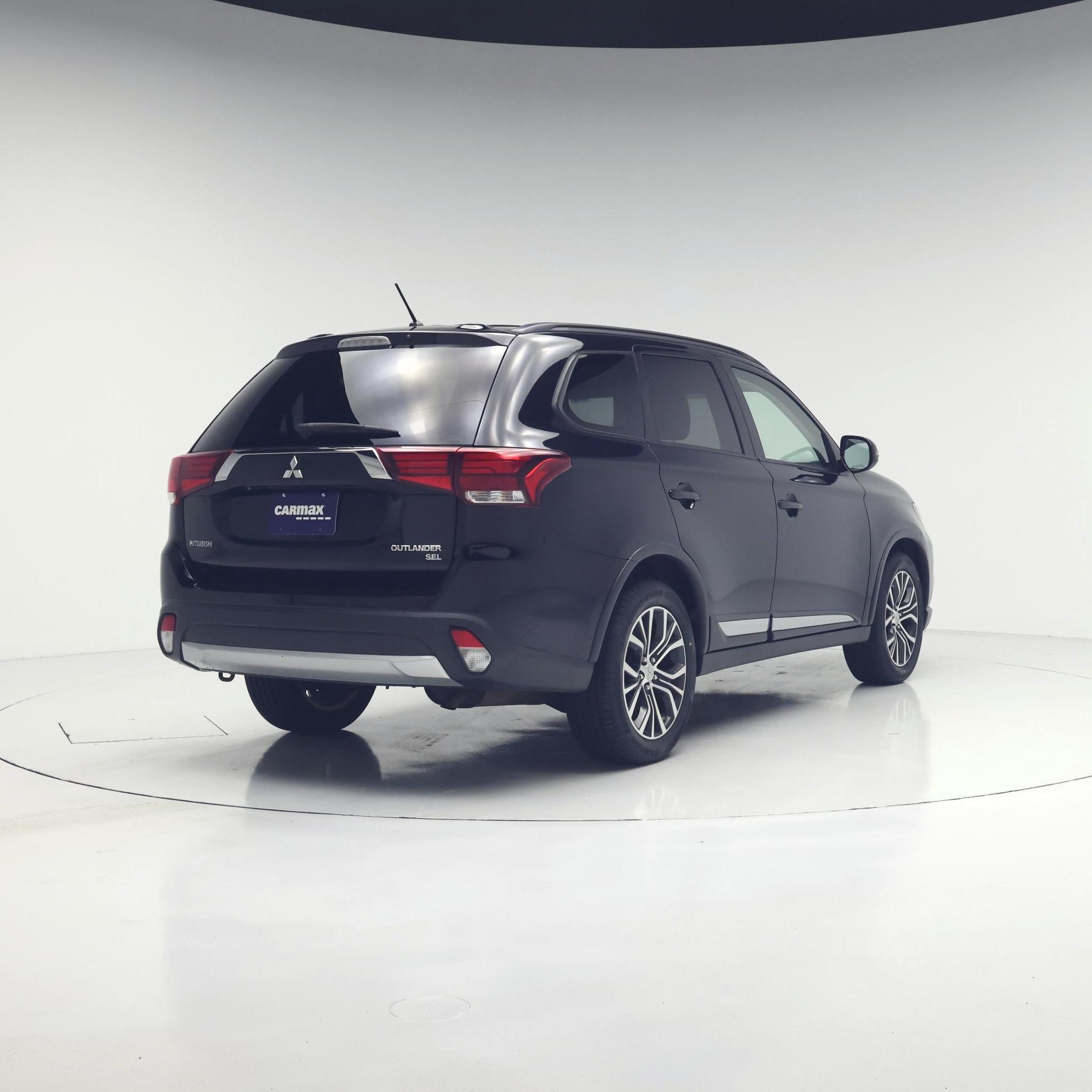 Thumbnail: 2016 Mitsubishi Outlander - 8
