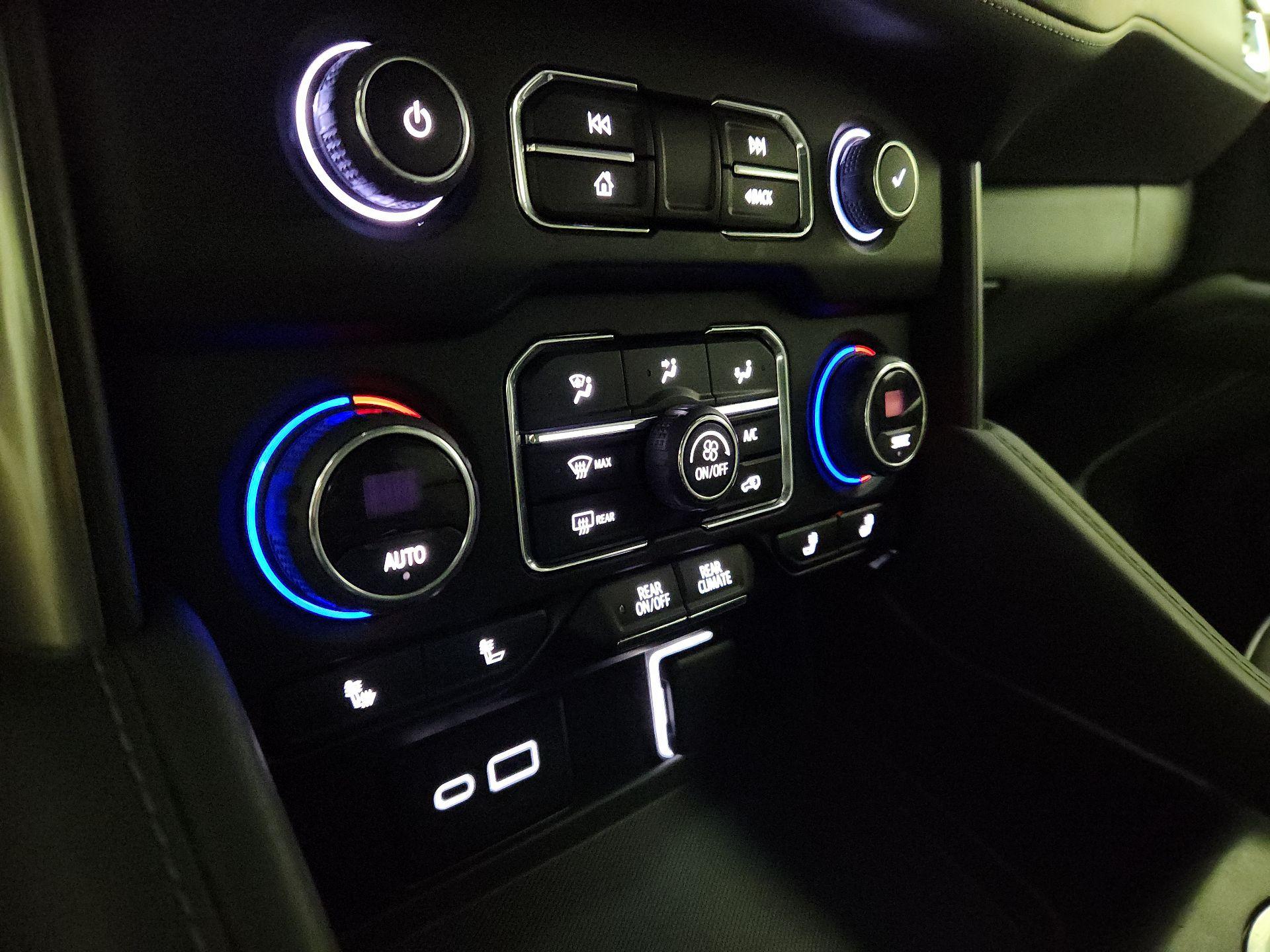 Thumbnail: 2022 Chevrolet Tahoe - 16