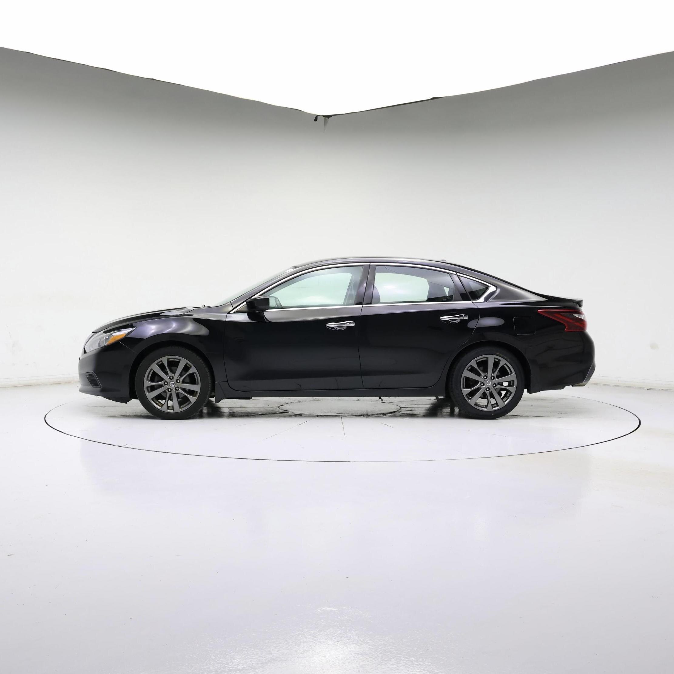 Thumbnail: 2018 Nissan Altima - 3