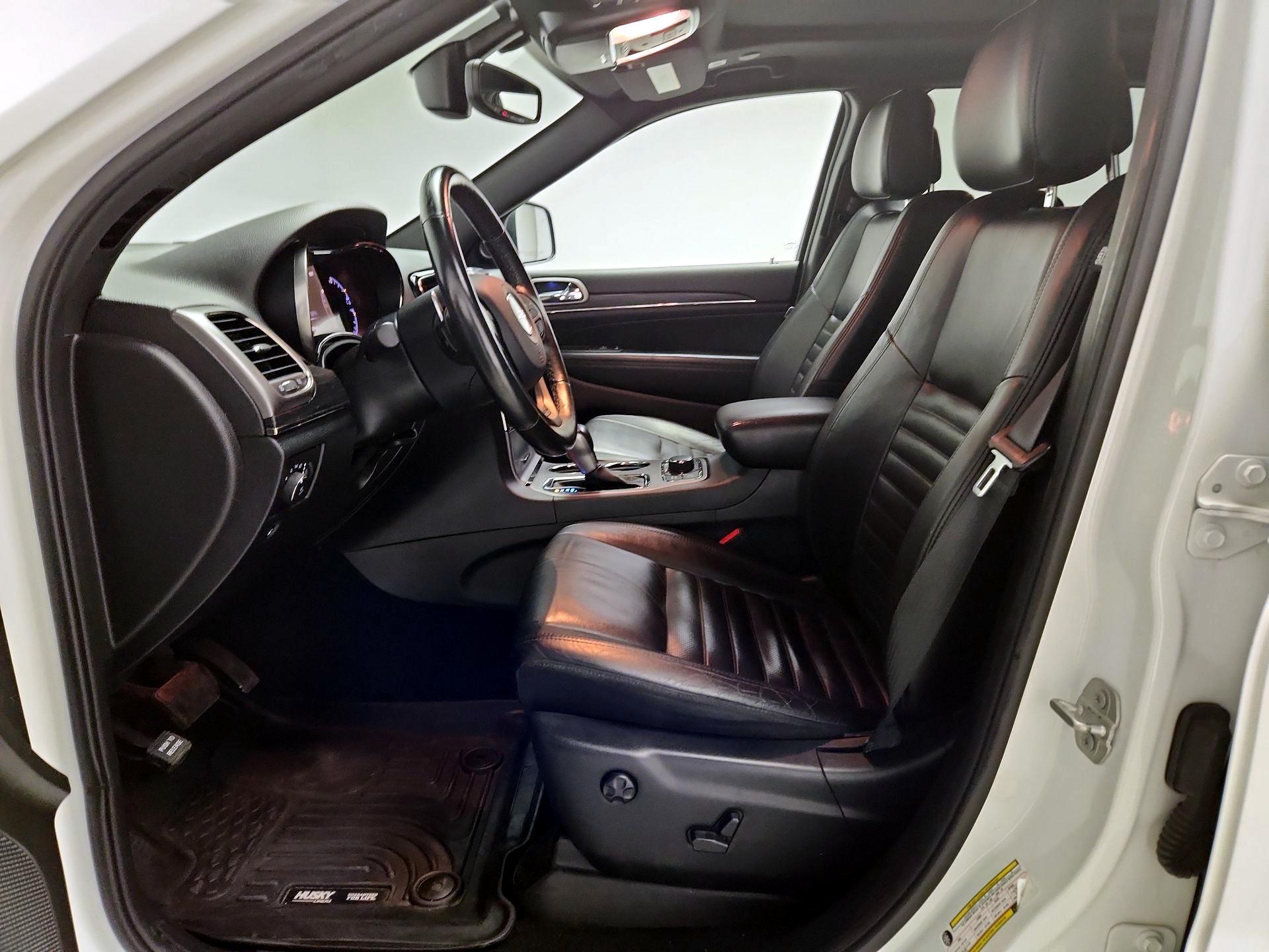 Thumbnail: 2020 Jeep Grand Cherokee - 11