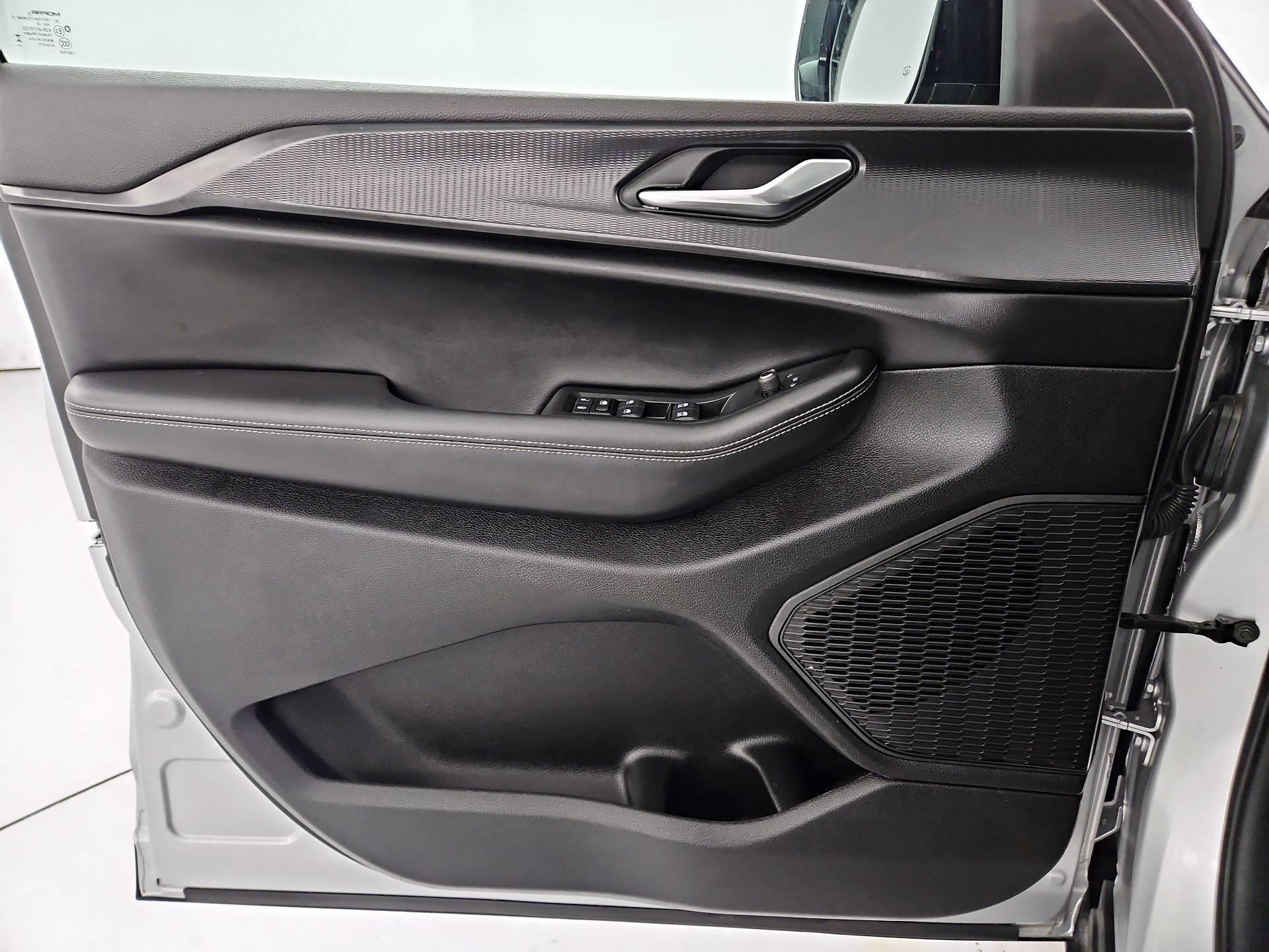 Thumbnail: 2025 Jeep Grand Cherokee - 12