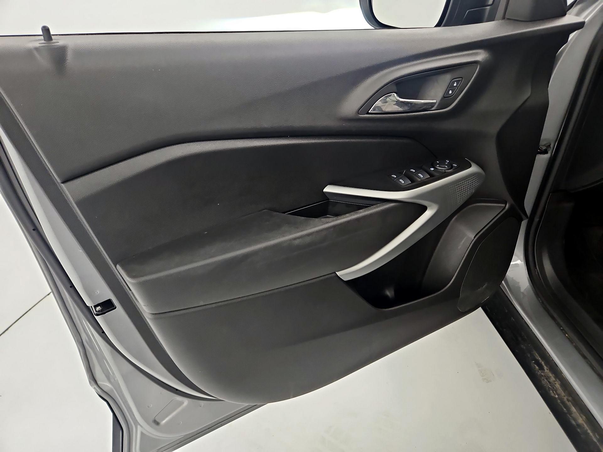 Thumbnail: 2025 Chevrolet Trax - 12