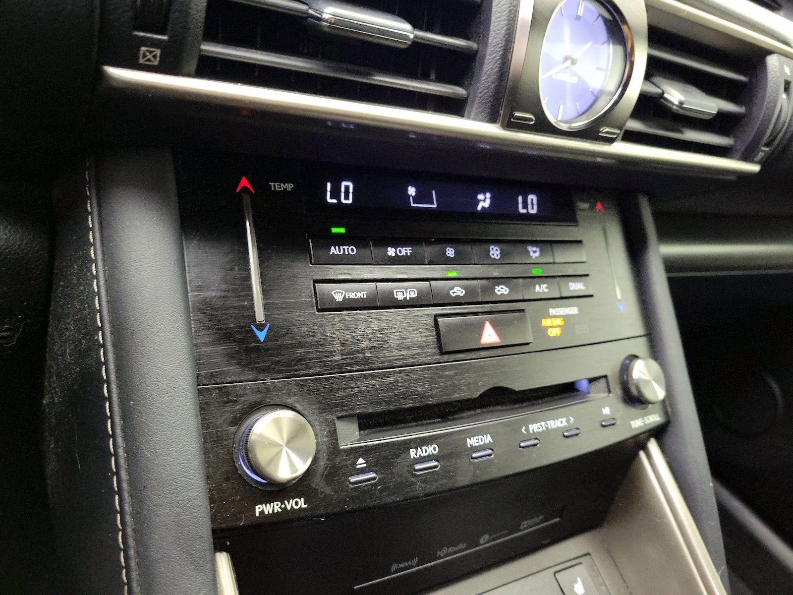 2018 Lexus IS 300 - Photo 17