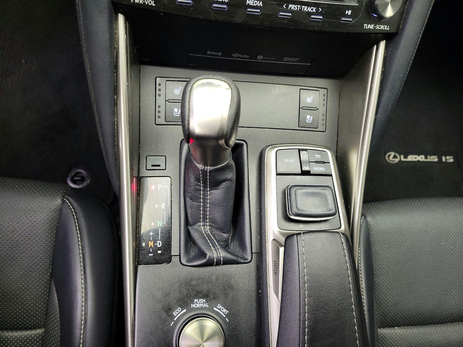 2018 Lexus IS 300 - Photo 18