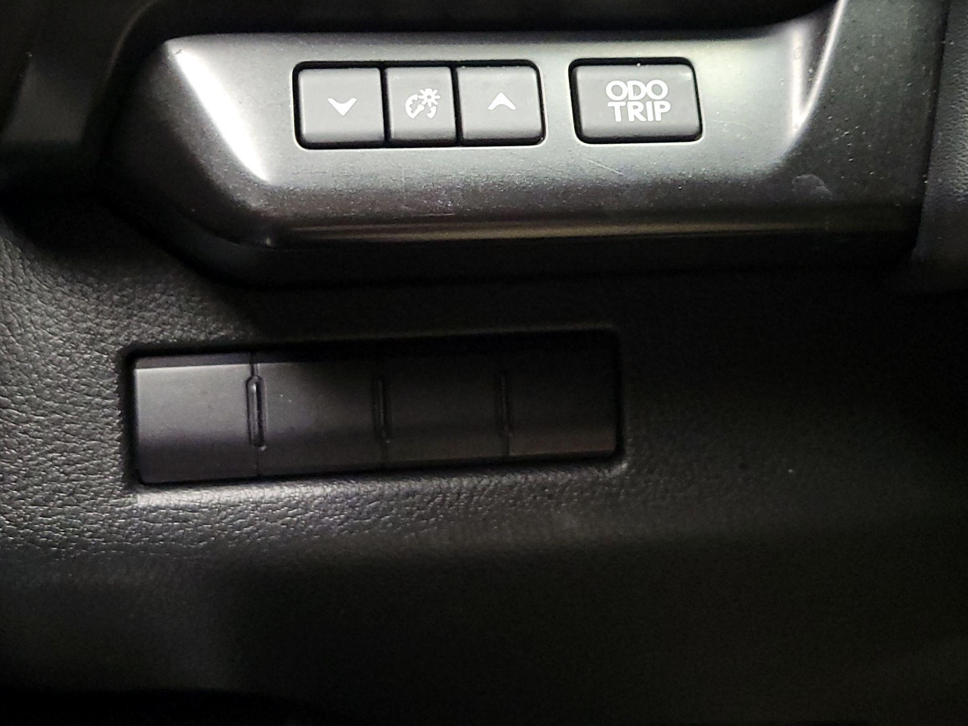 Thumbnail: 2020 Lexus UX - 13