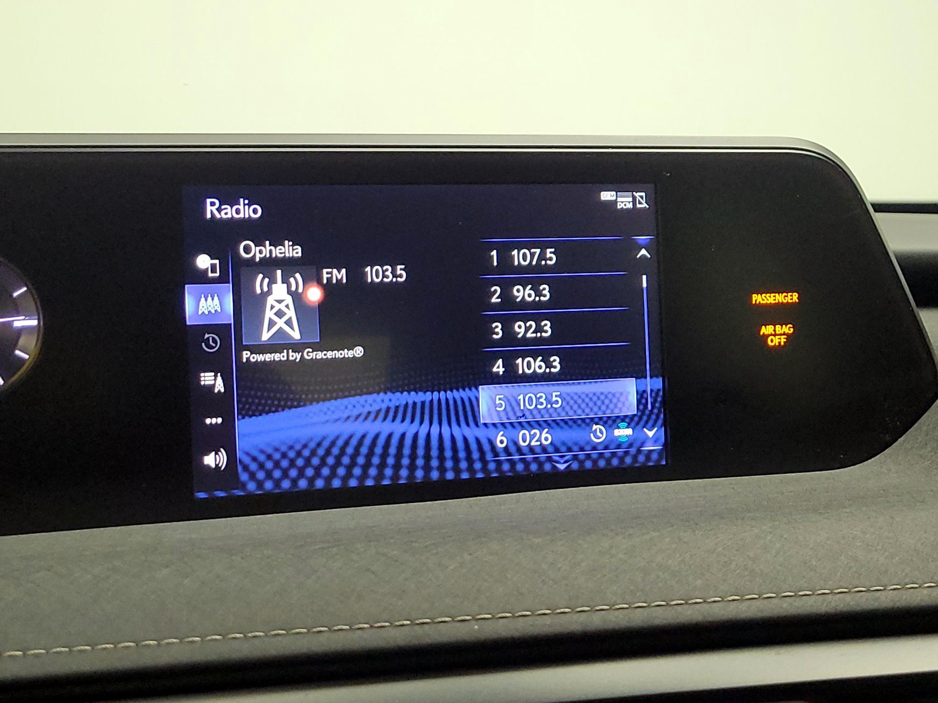 Thumbnail: 2020 Lexus UX - 15