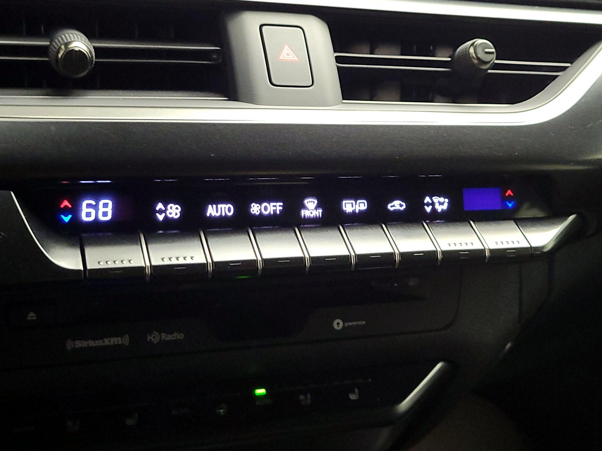 Thumbnail: 2020 Lexus UX - 16