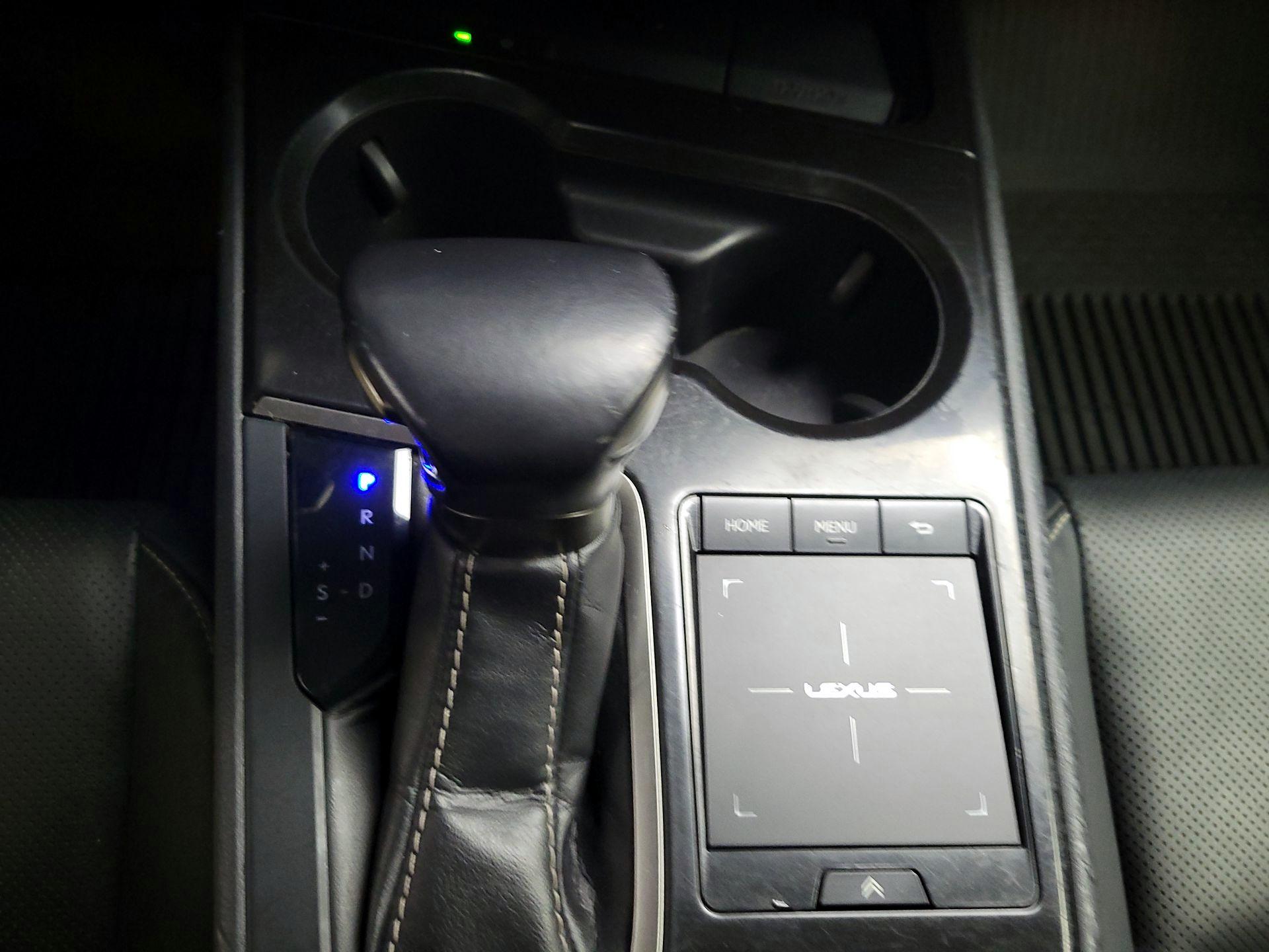 Thumbnail: 2020 Lexus UX - 17