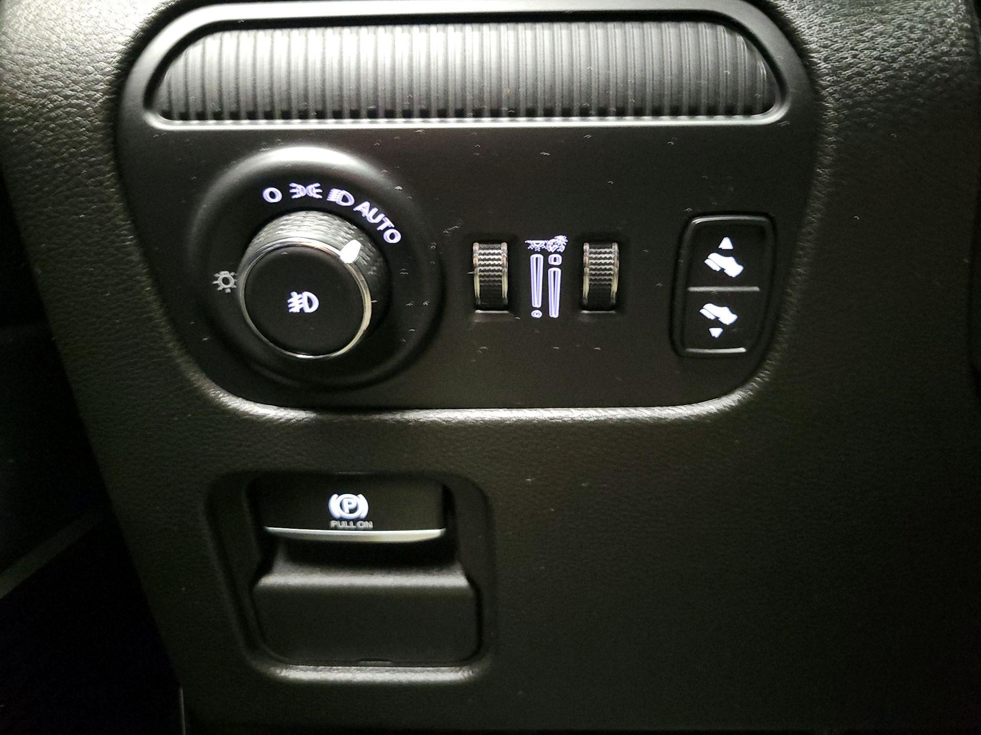 Thumbnail: 2022 Jeep Wagoneer - 13