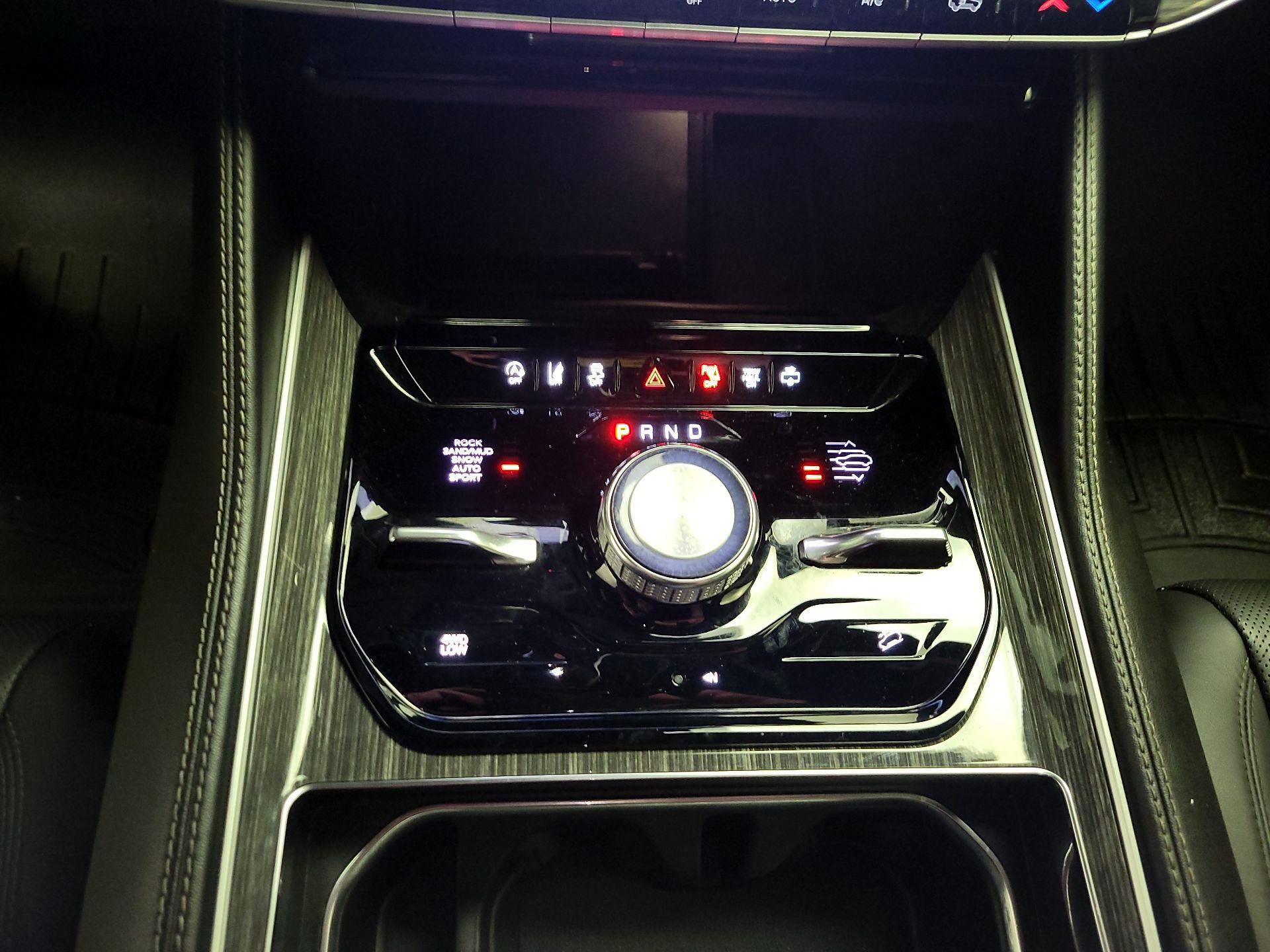 Thumbnail: 2022 Jeep Wagoneer - 17