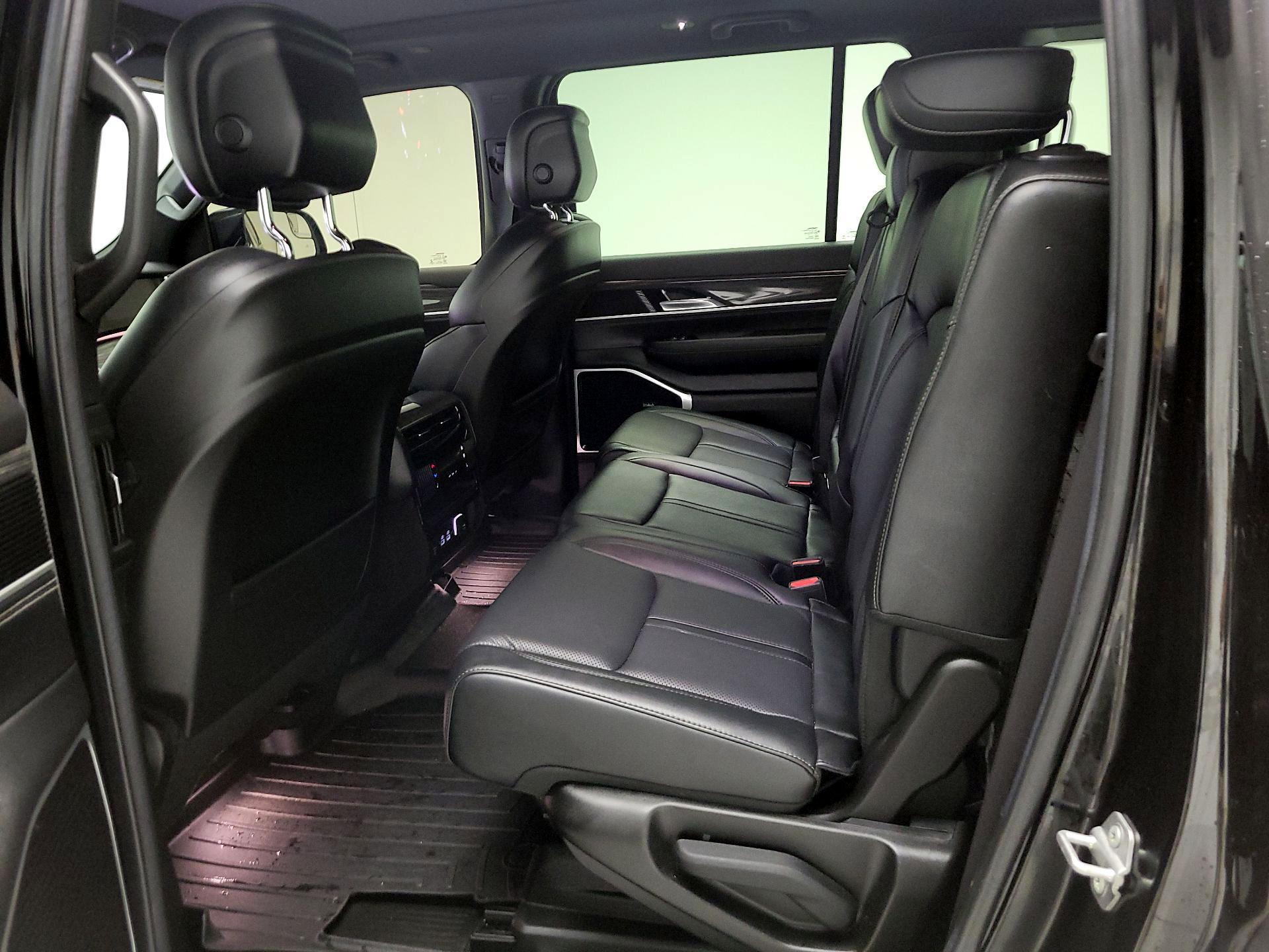 Thumbnail: 2022 Jeep Wagoneer - 19