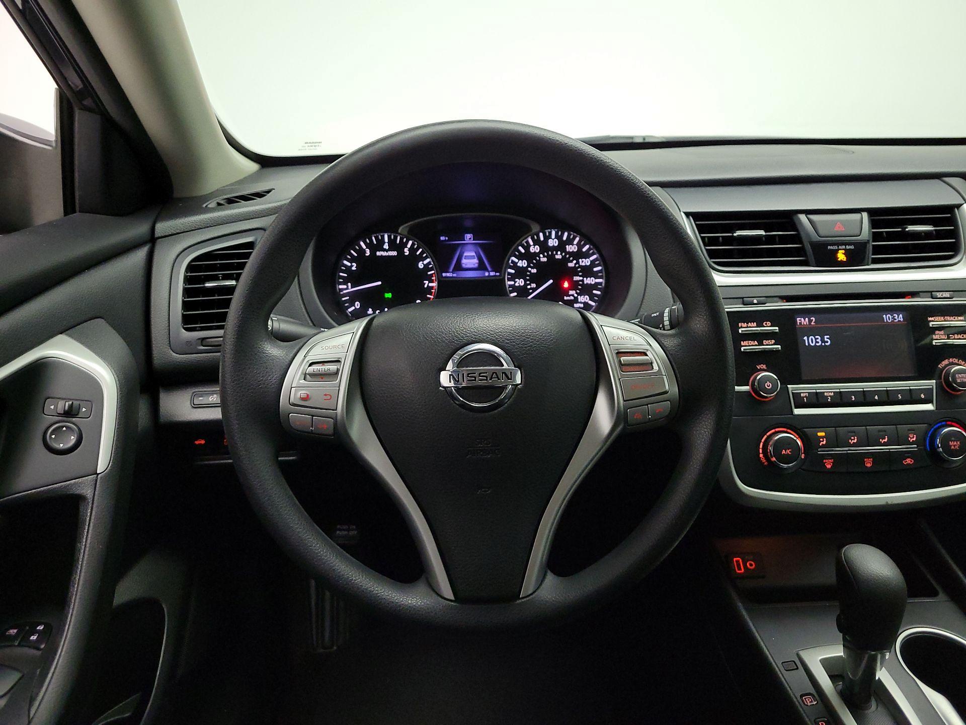 Thumbnail: 2017 Nissan Altima - 10