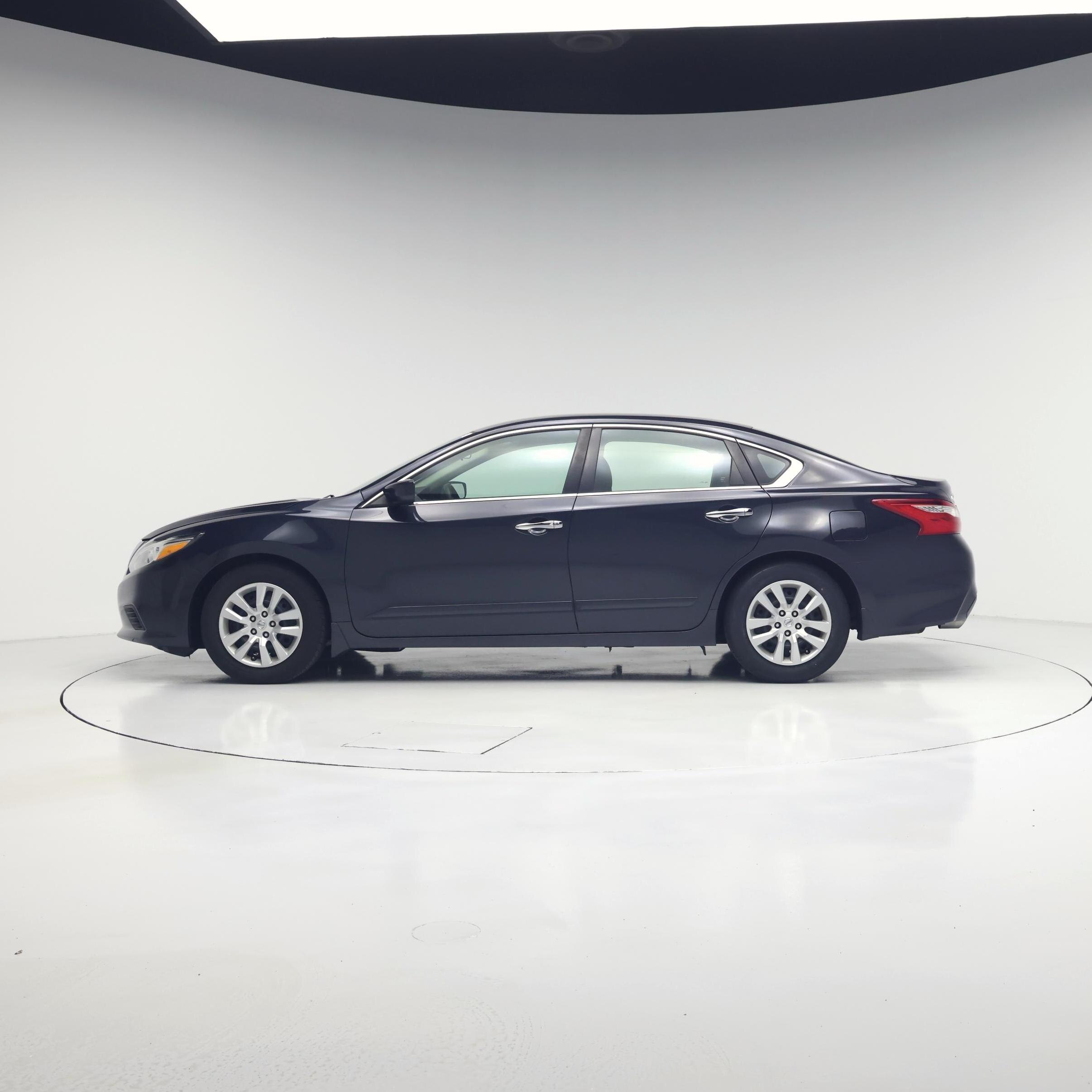 Thumbnail: 2017 Nissan Altima - 3