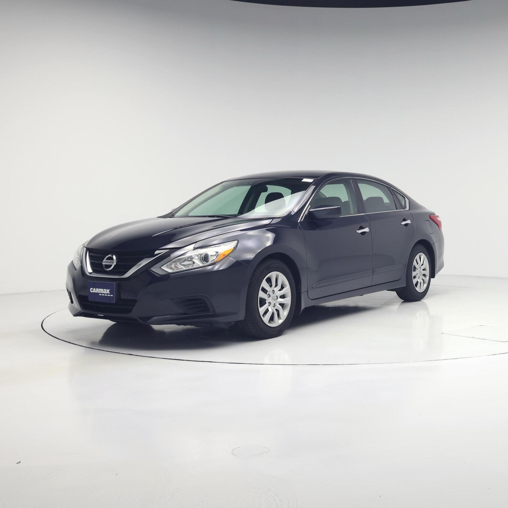 Thumbnail: 2017 Nissan Altima - 4