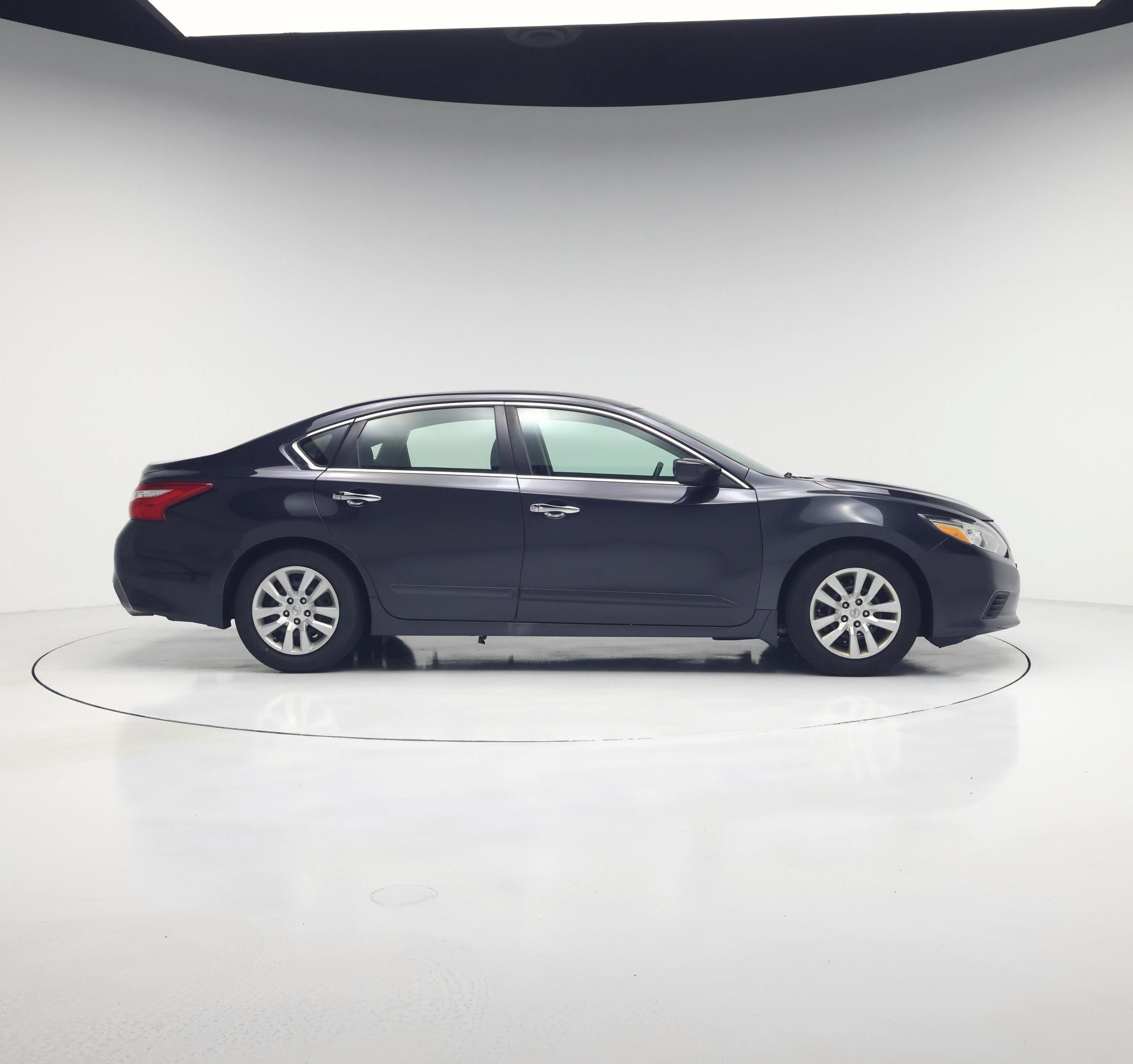 Thumbnail: 2017 Nissan Altima - 7