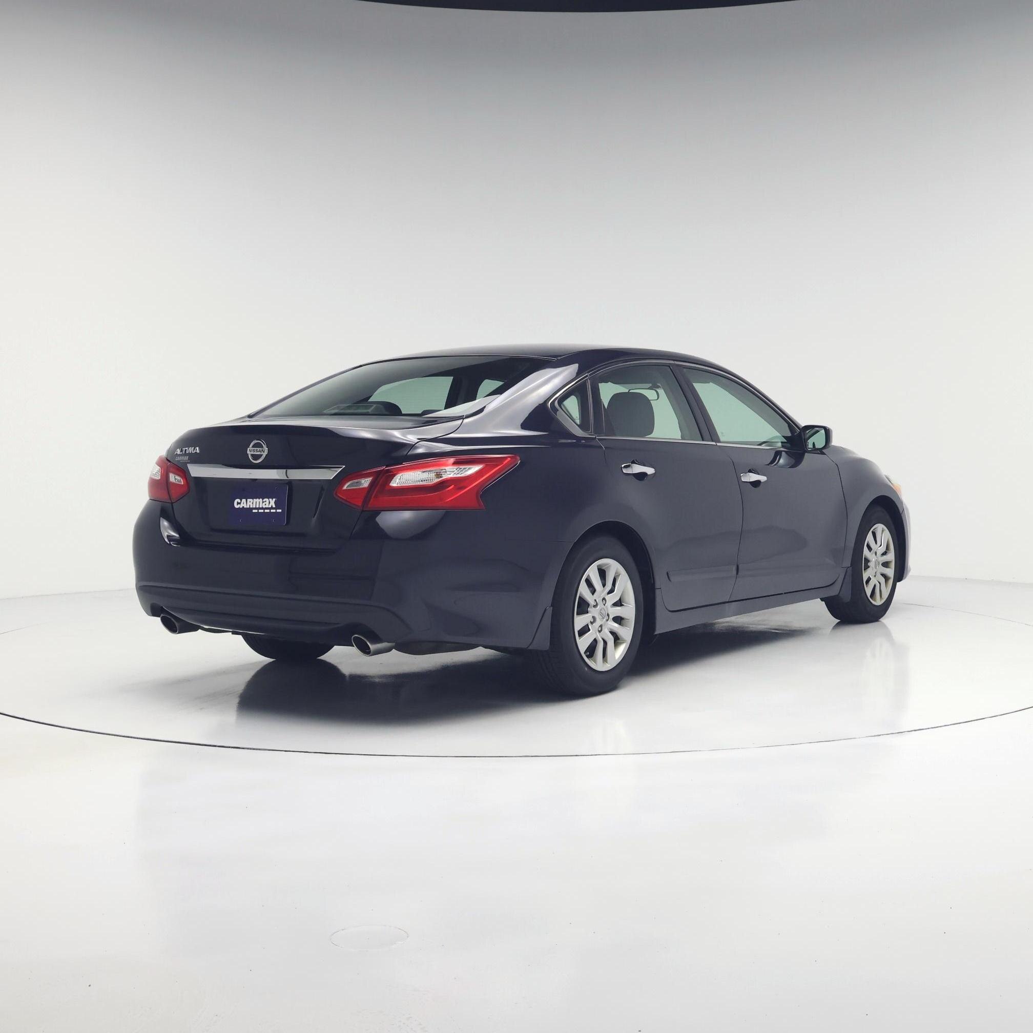 Thumbnail: 2017 Nissan Altima - 8