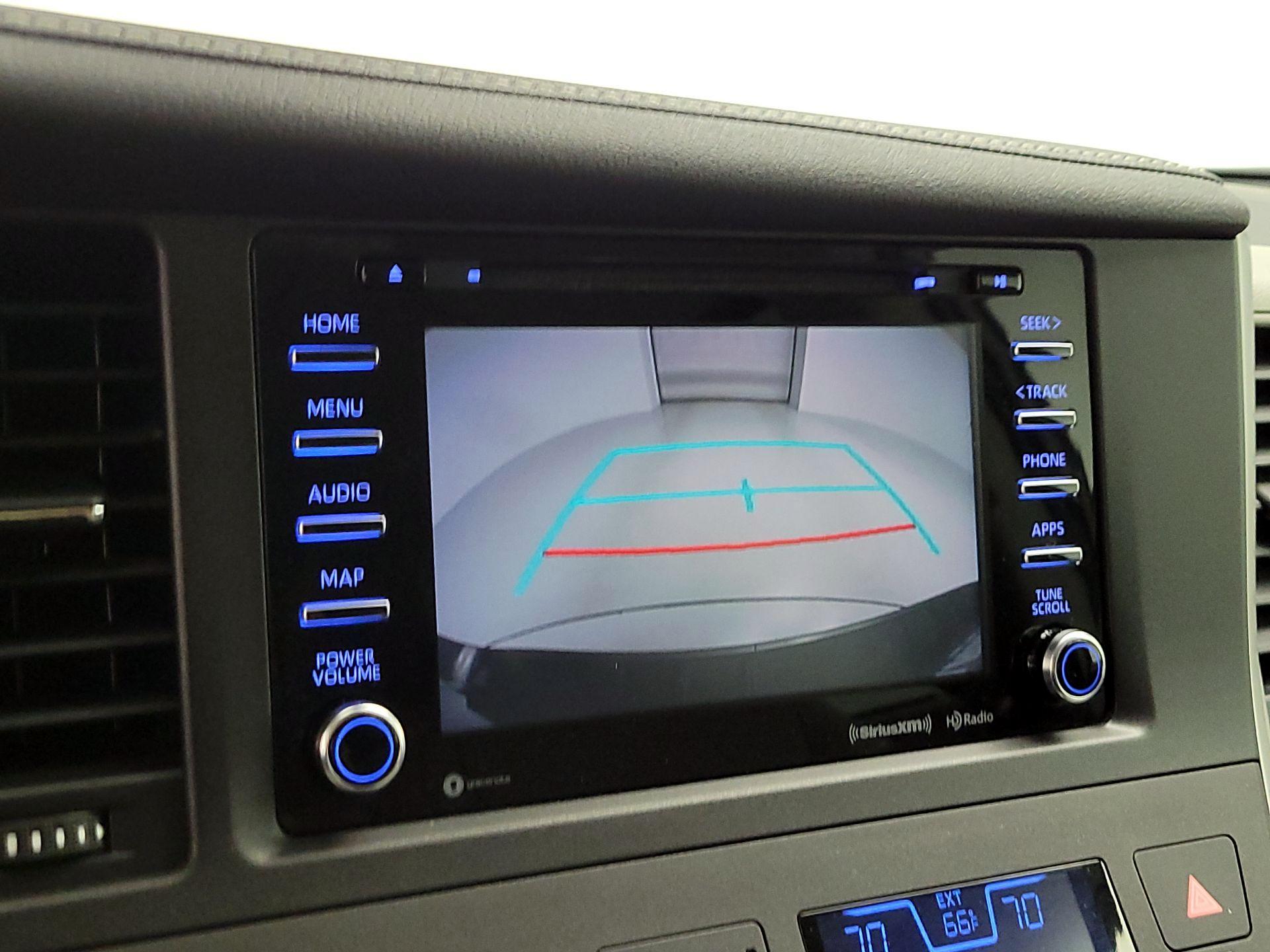 Thumbnail: 2020 Toyota Sienna - 15