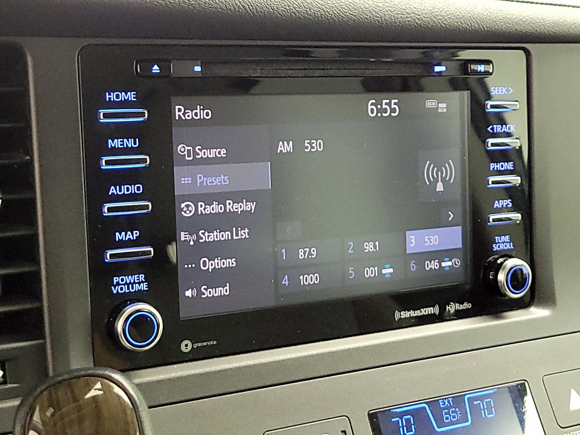 Thumbnail: 2020 Toyota Sienna - 16