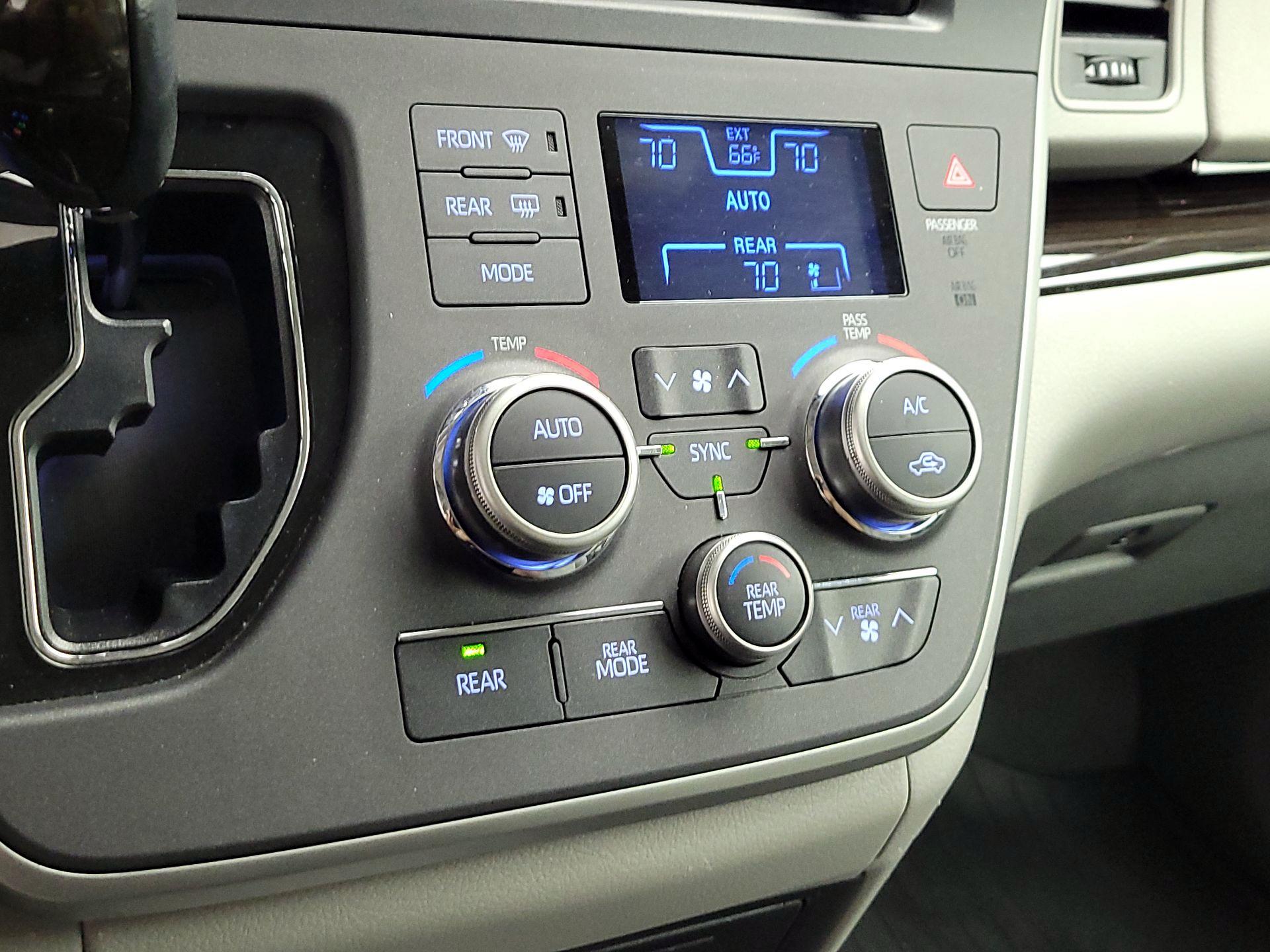 Thumbnail: 2020 Toyota Sienna - 17
