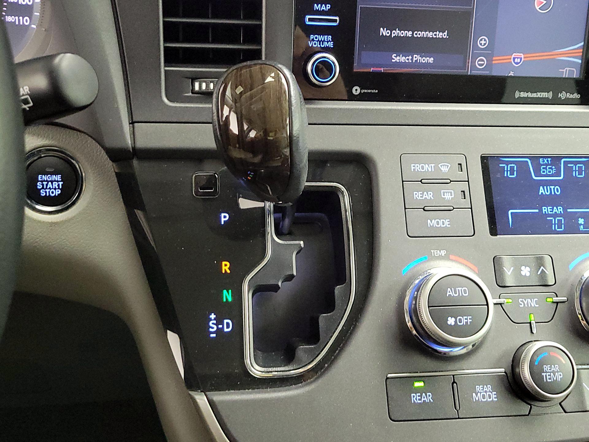Thumbnail: 2020 Toyota Sienna - 18