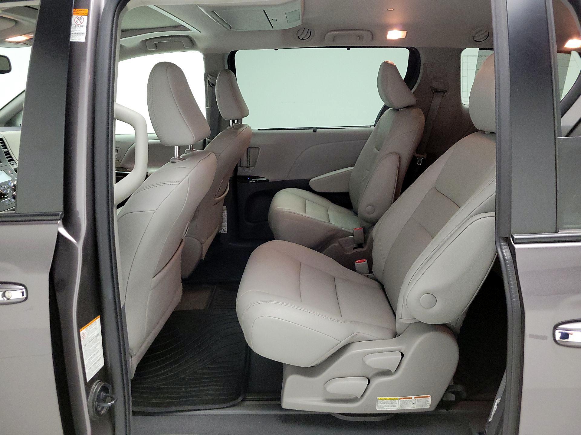 Thumbnail: 2020 Toyota Sienna - 20