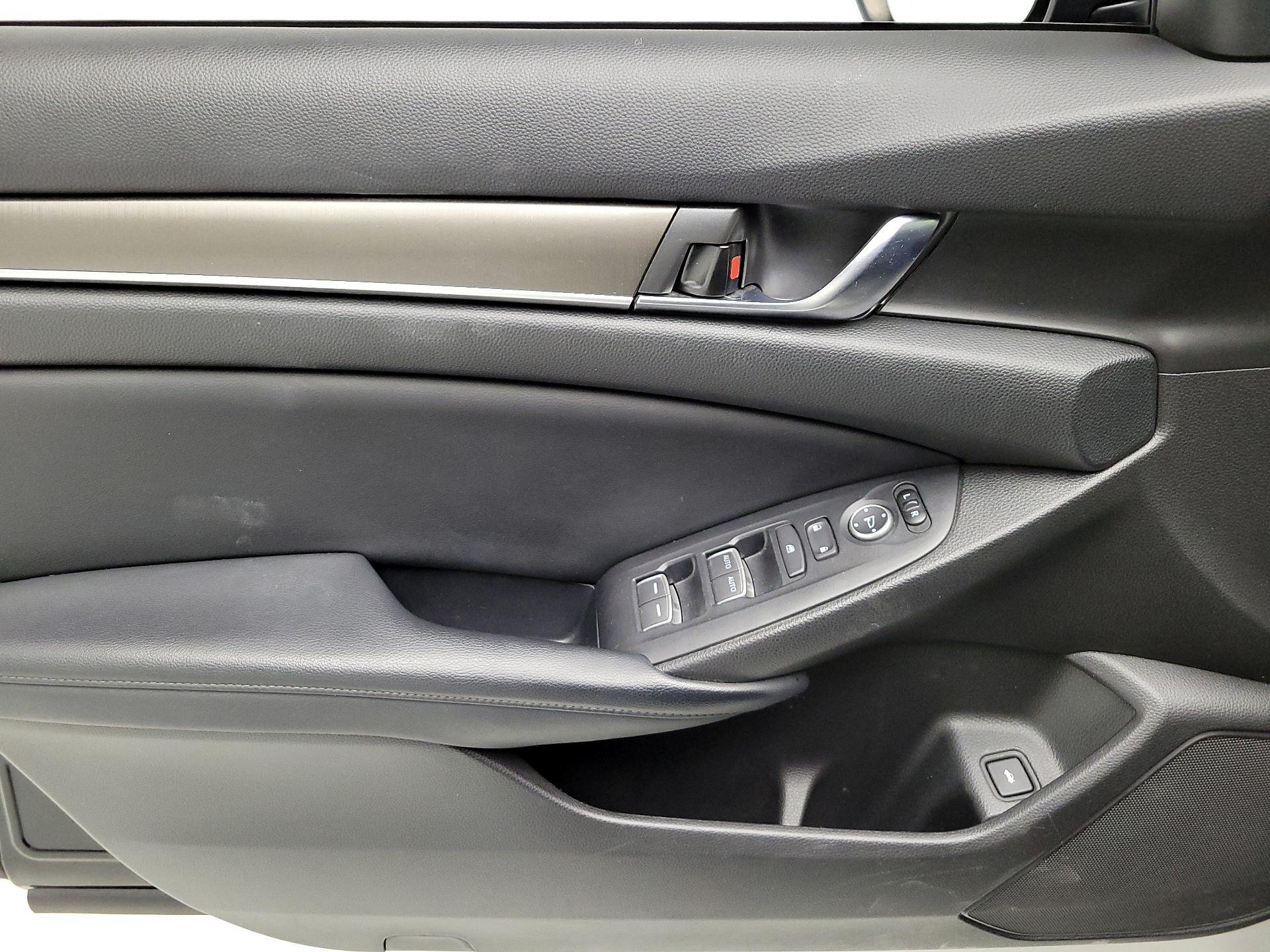 Thumbnail: 2018 Honda Accord - 12