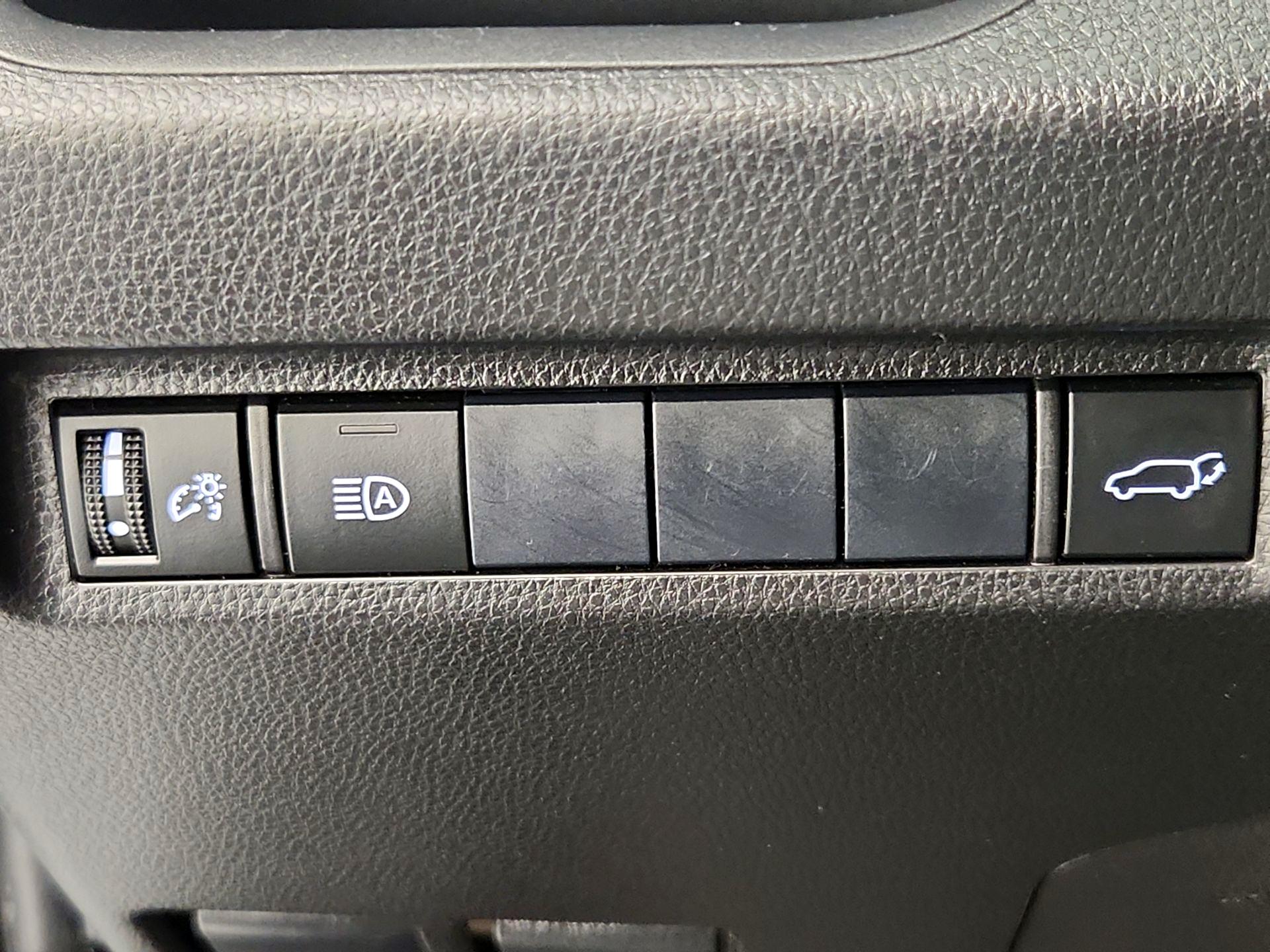 Thumbnail: 2019 Toyota RAV4 - 13