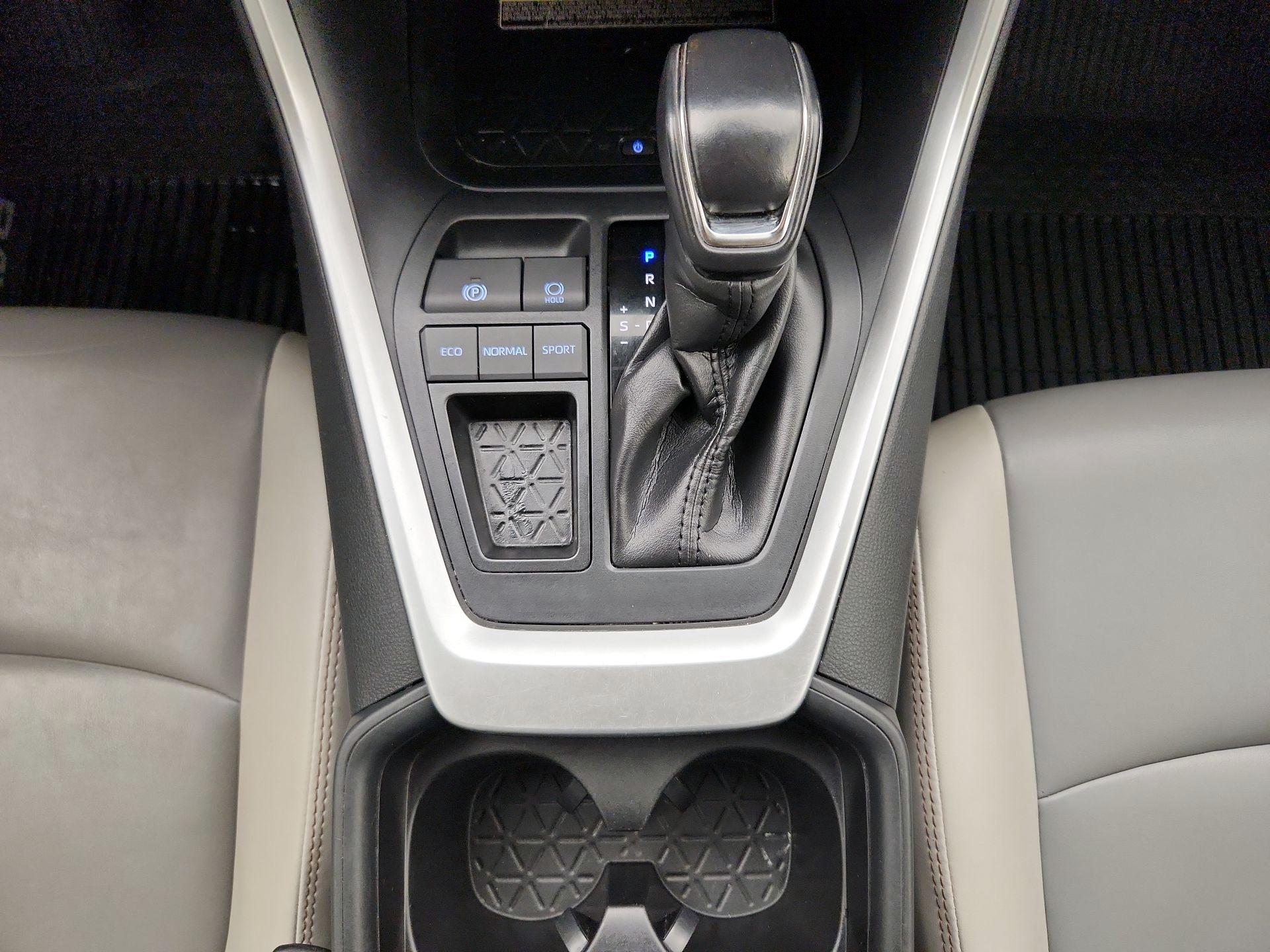 Thumbnail: 2019 Toyota RAV4 - 17