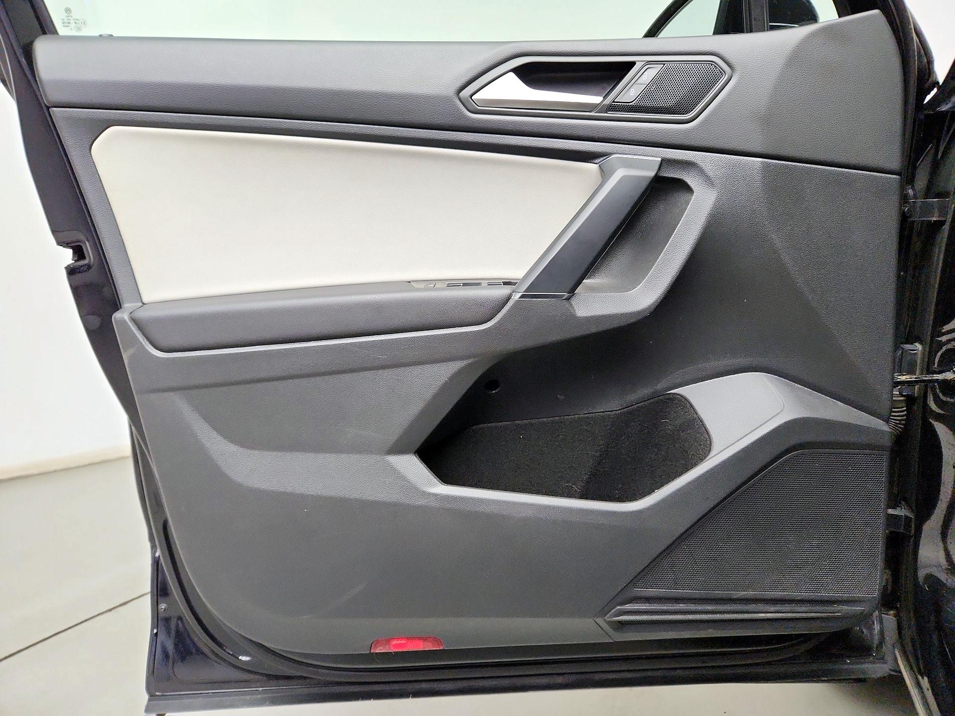 Thumbnail: 2020 Volkswagen Tiguan - 12